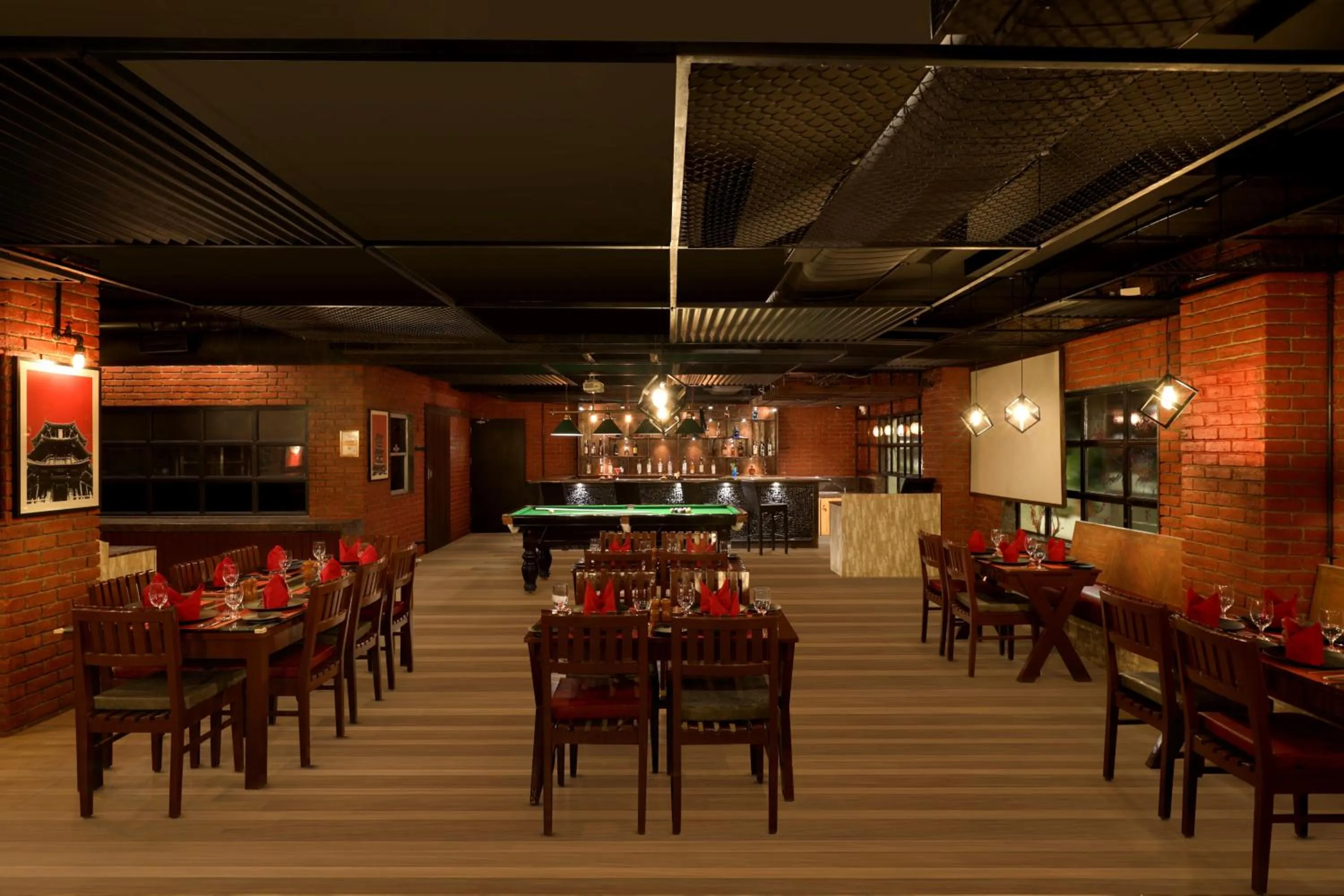 Restaurant/places to eat in Lemon Tree Hotel, Hubli