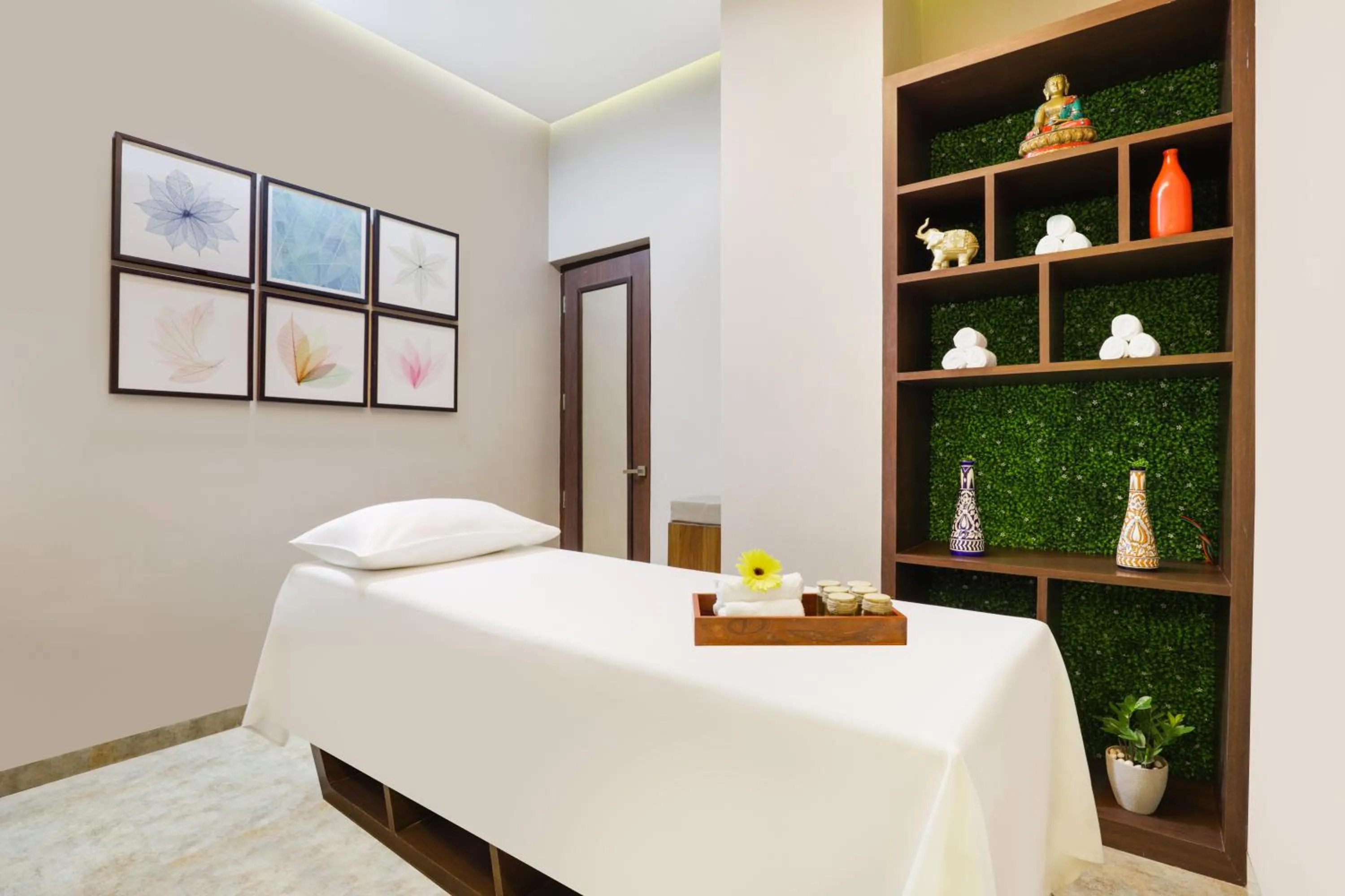 Bed in Lemon Tree Hotel, Hubli