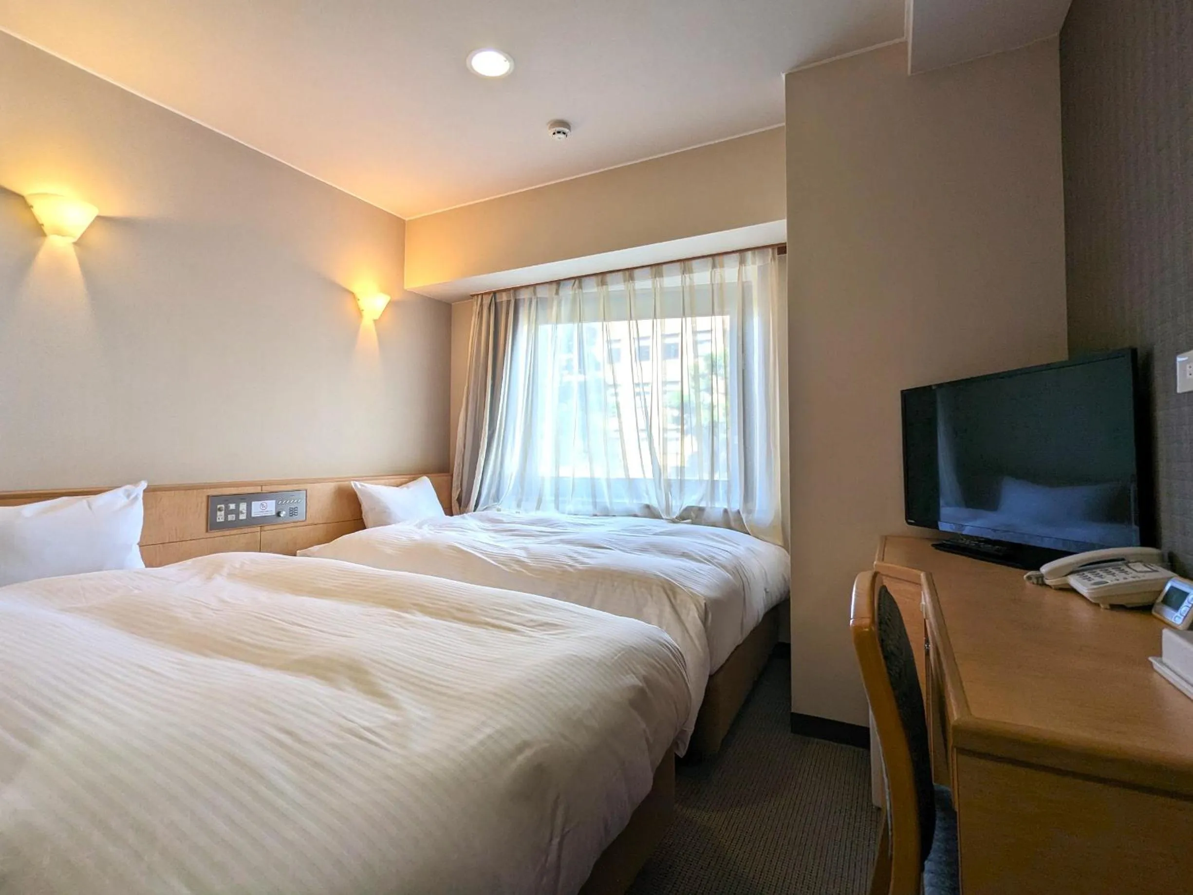 Photo of the whole room, Bed in Kenchomae Green Hotel