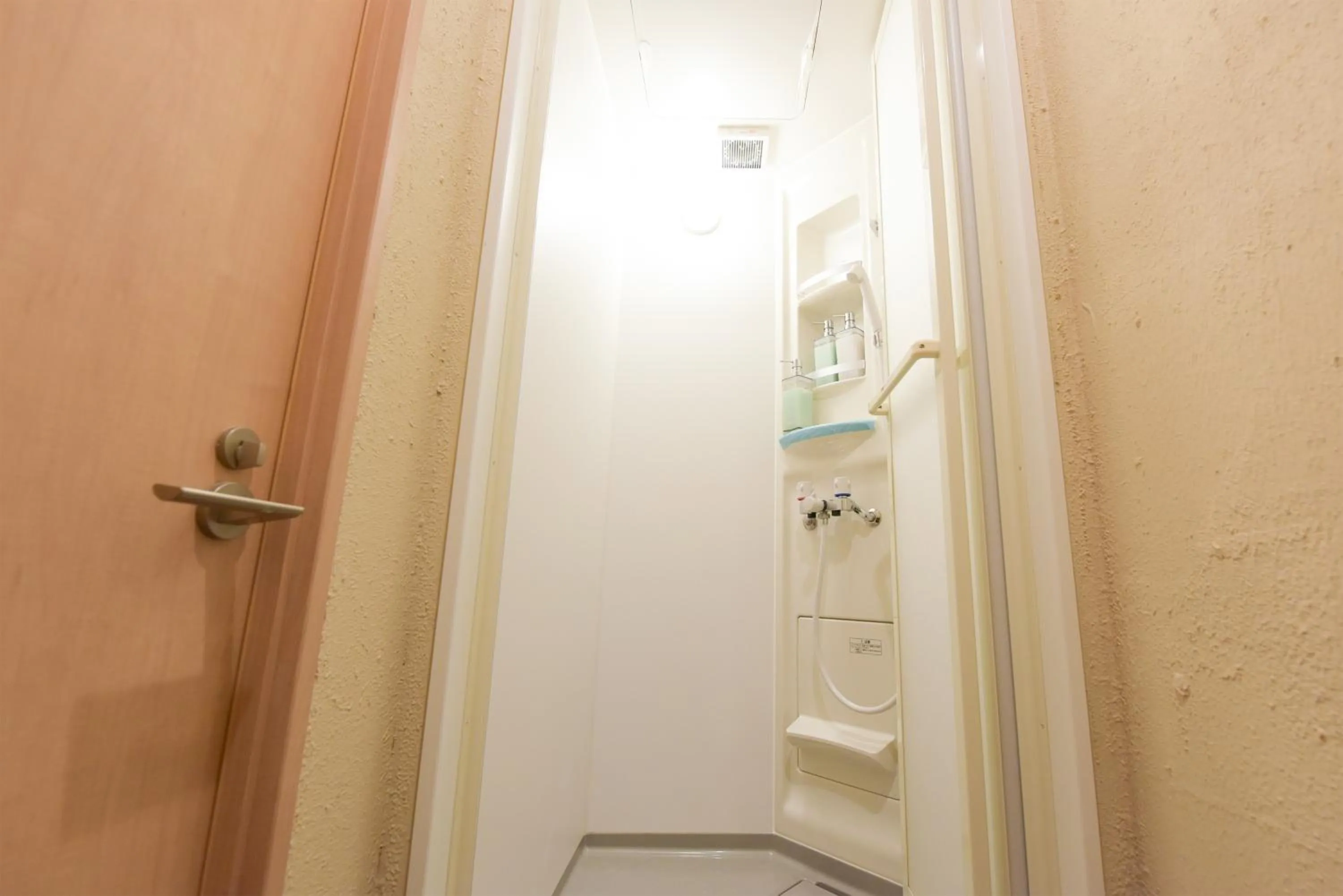 Shower in Yoyogi House
