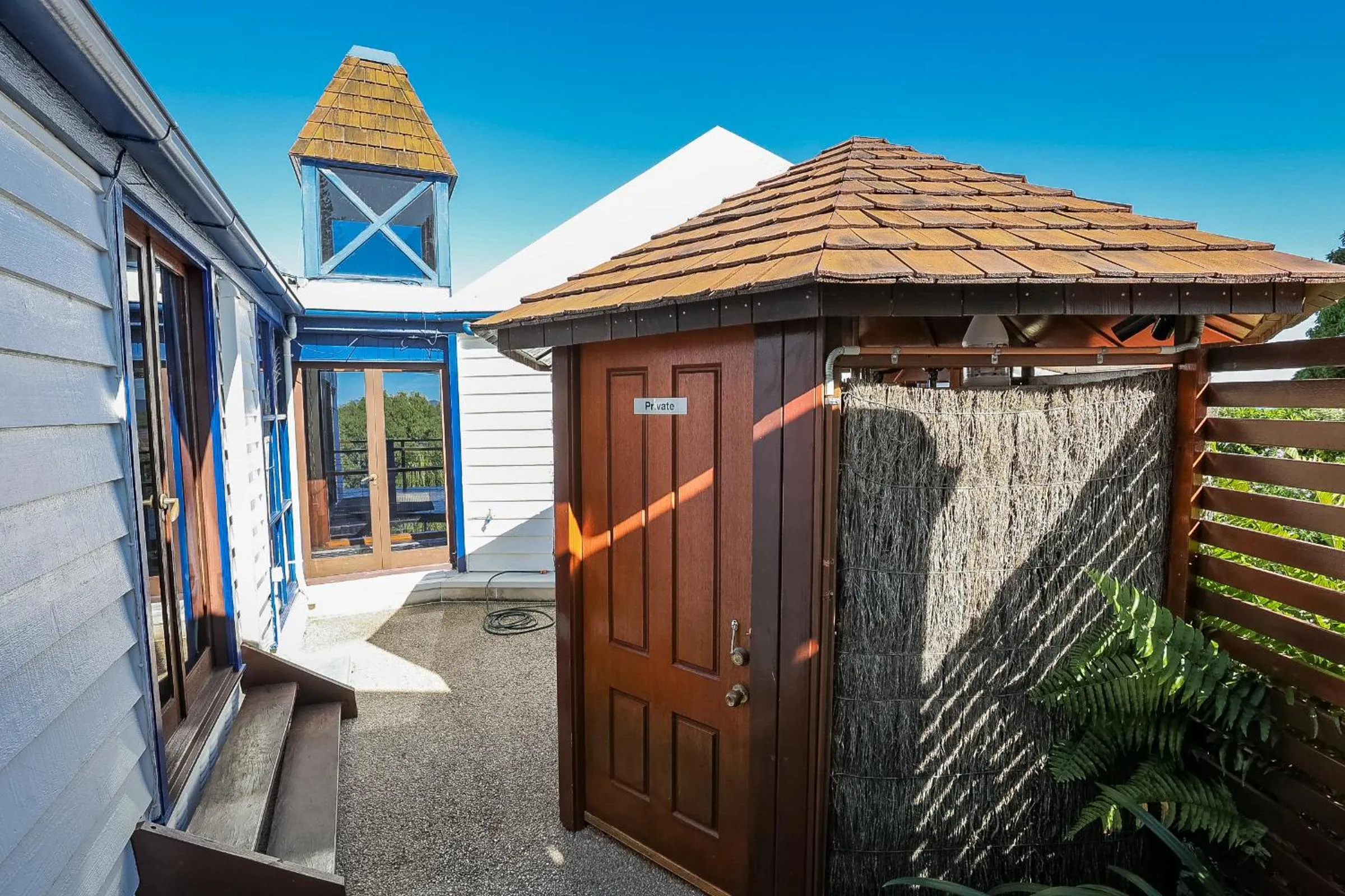 Facade/entrance in 1770 Sovereign Lodge Retreat