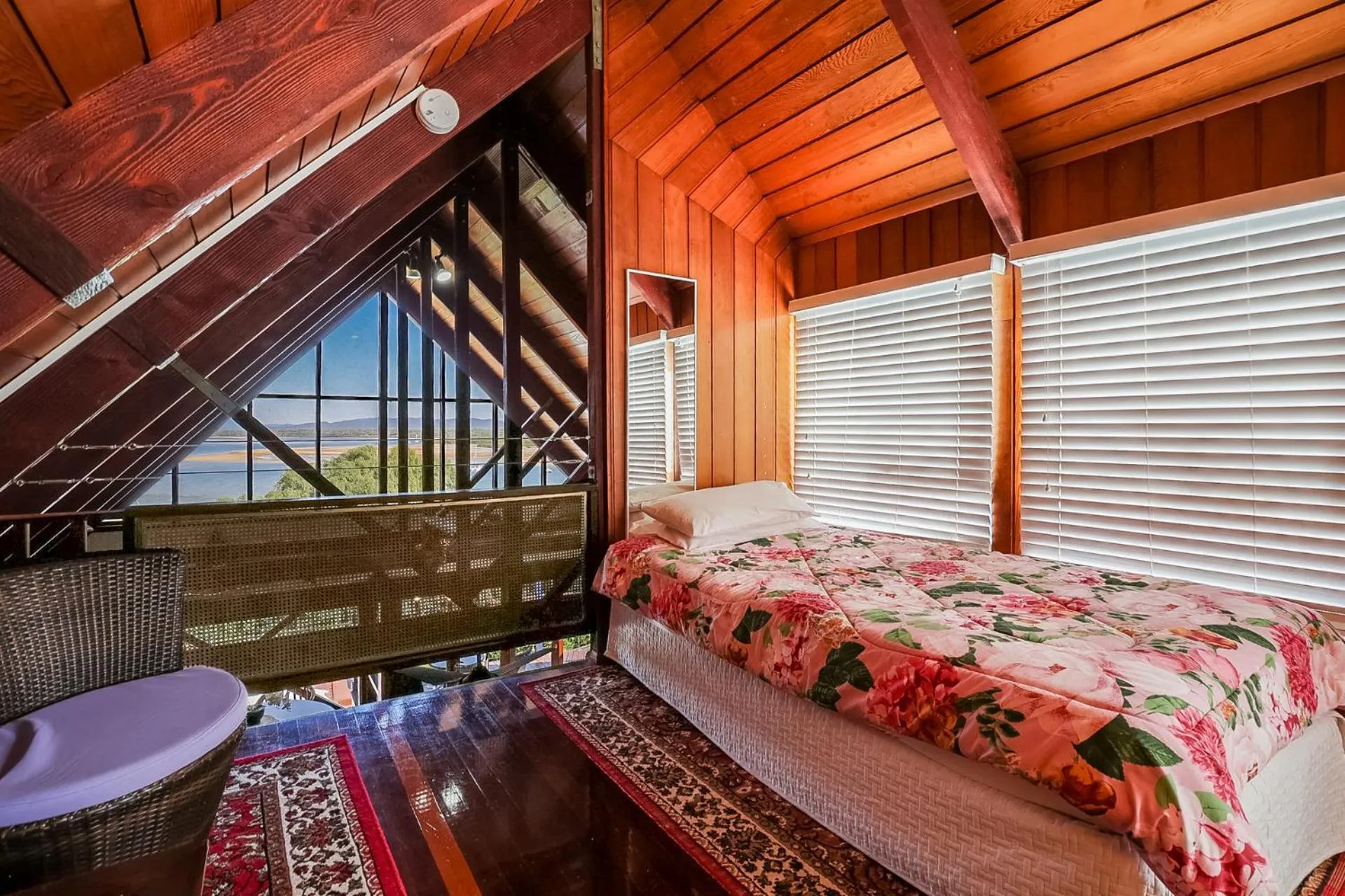 Bed in 1770 Sovereign Lodge Retreat