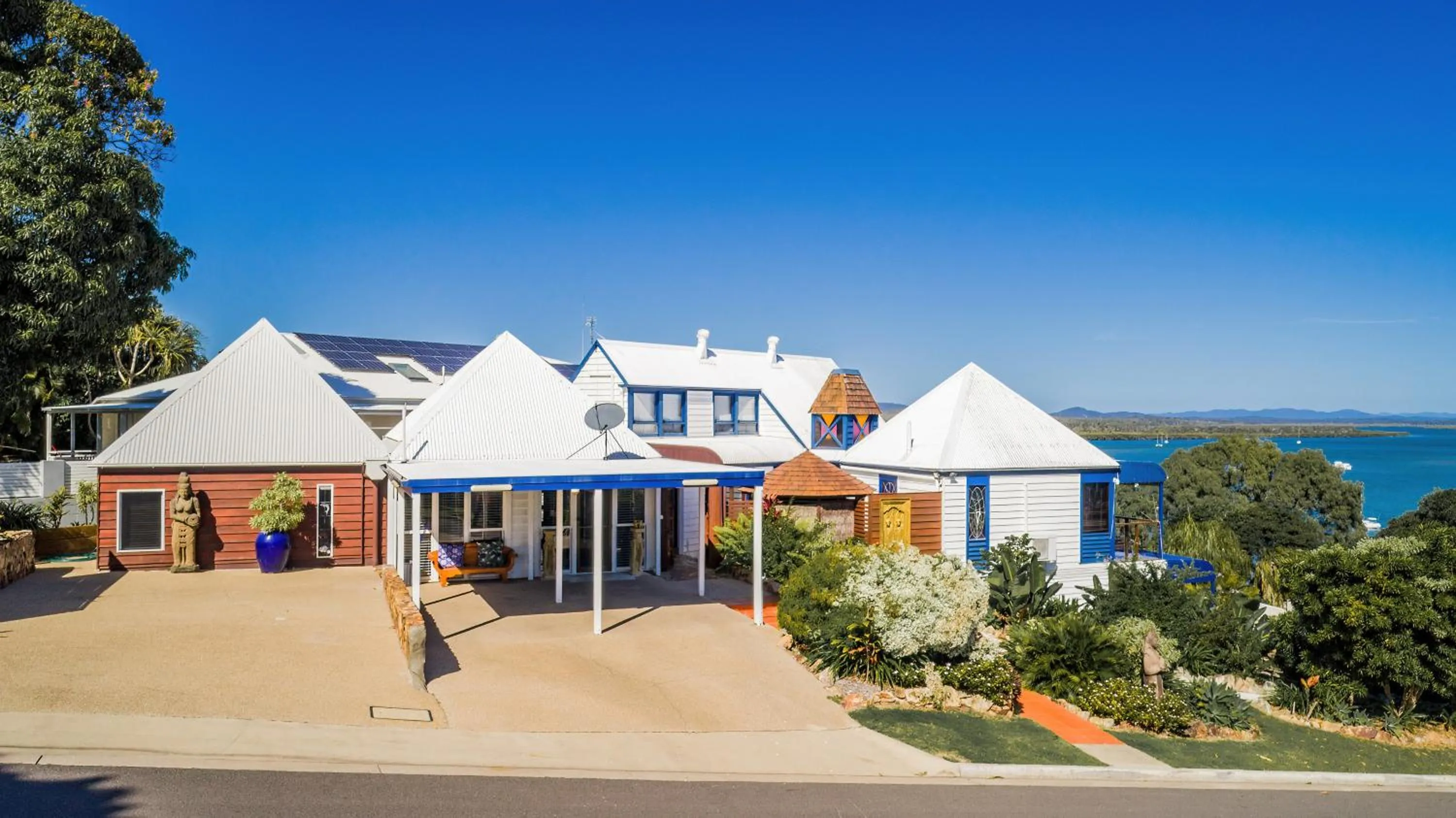 Property building in 1770 Sovereign Lodge Retreat