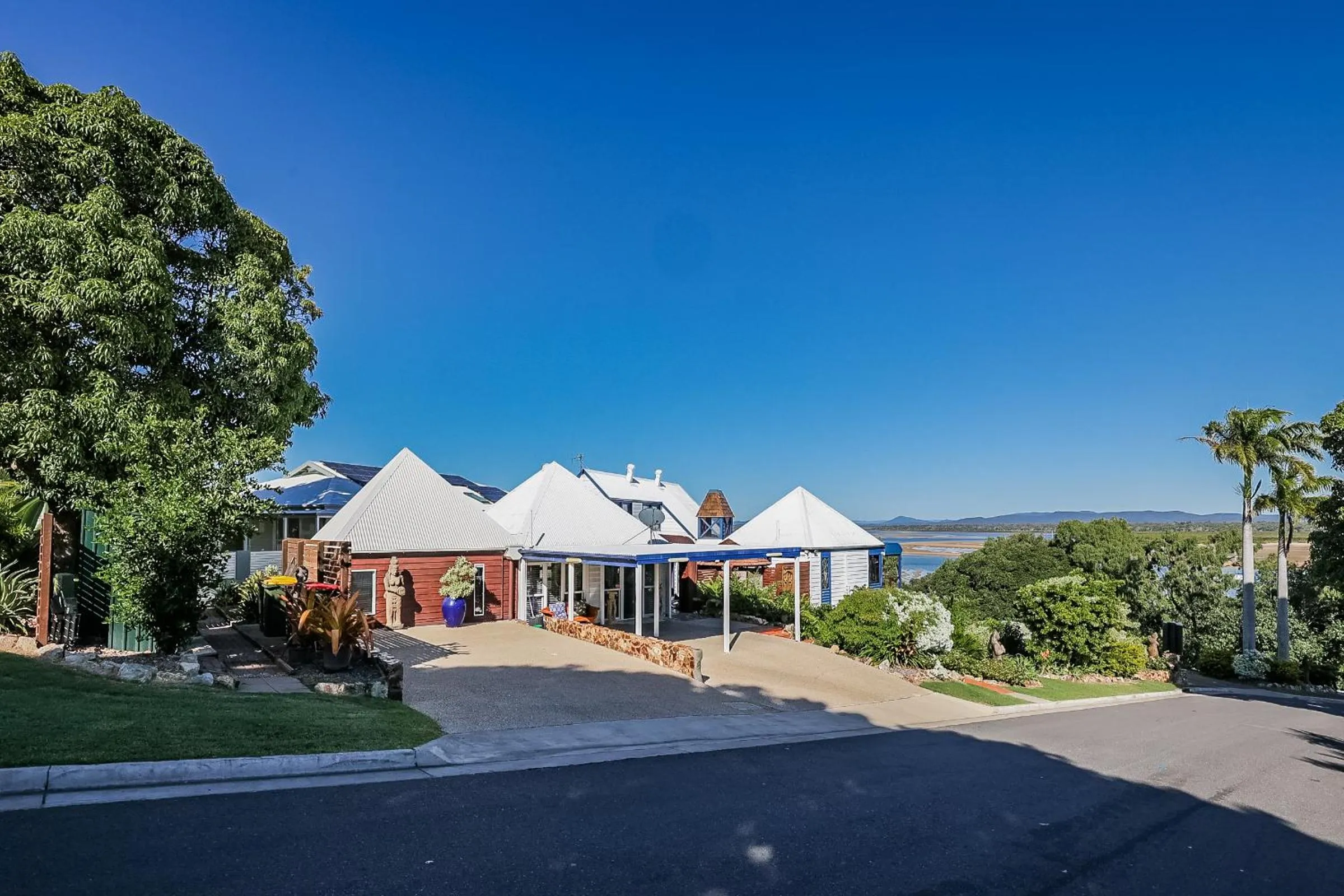 Property building in 1770 Sovereign Lodge Retreat