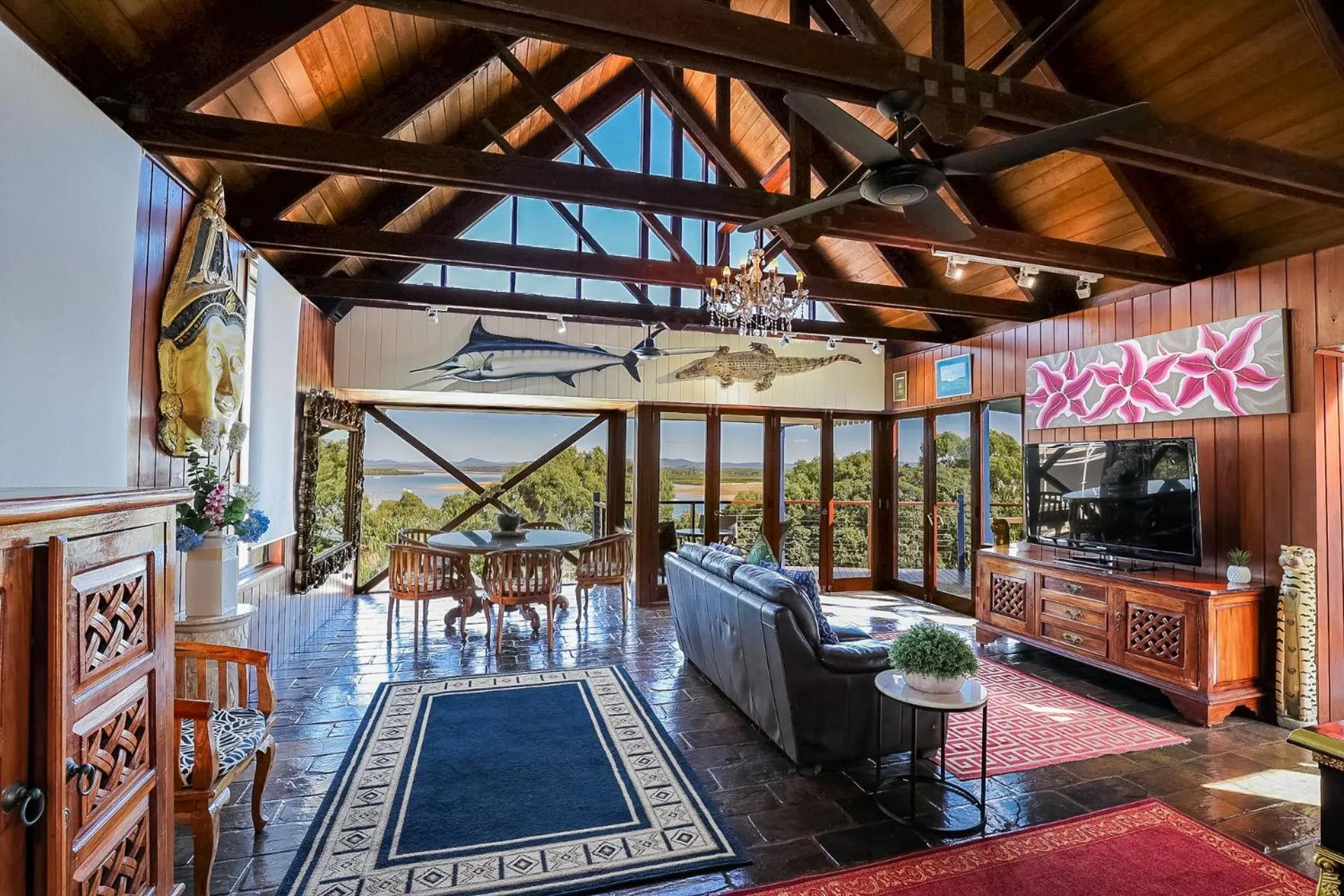 Living room in 1770 Sovereign Lodge Retreat