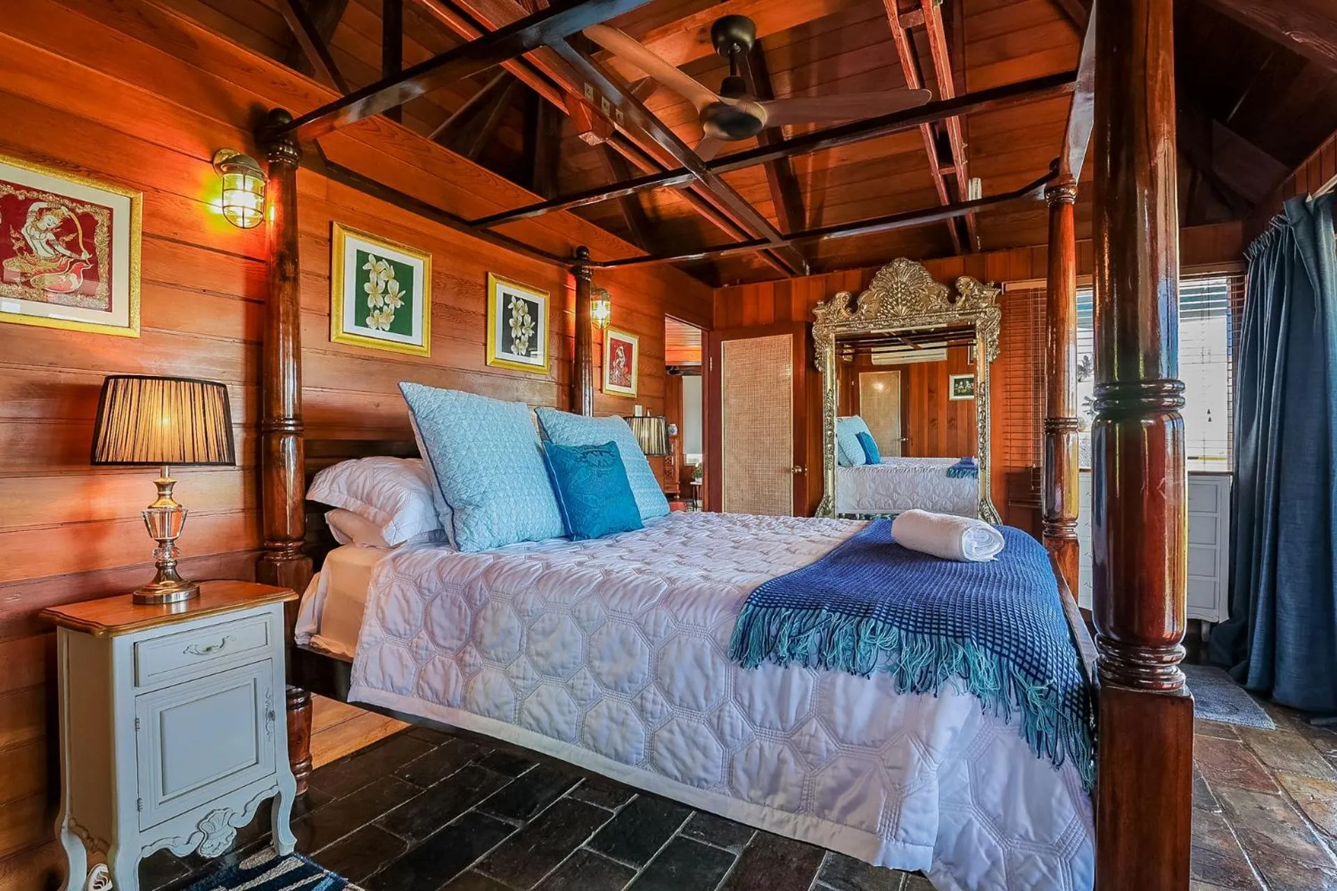 Bedroom, Bed in 1770 Sovereign Lodge Retreat