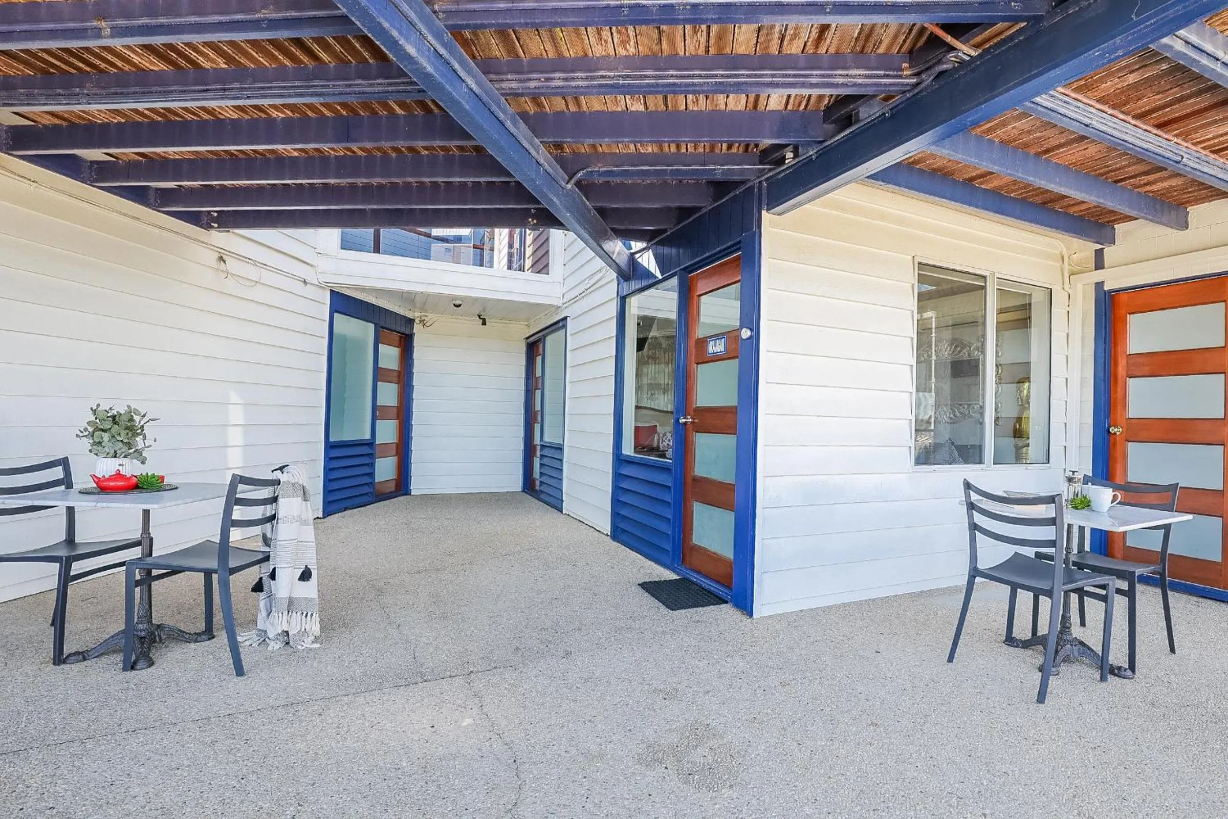 Breakfast in 1770 Sovereign Lodge Retreat