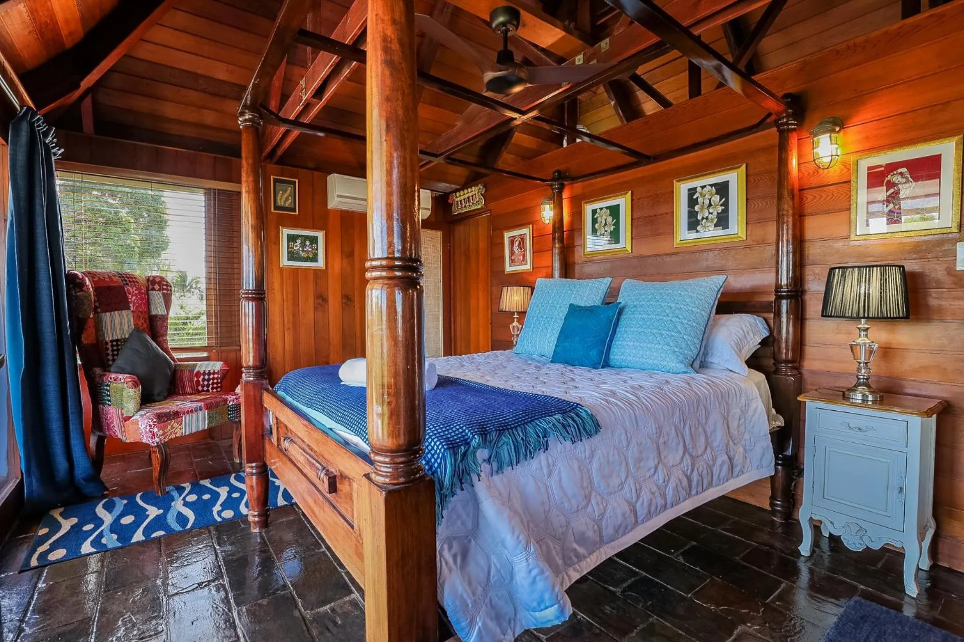 Bed in 1770 Sovereign Lodge Retreat