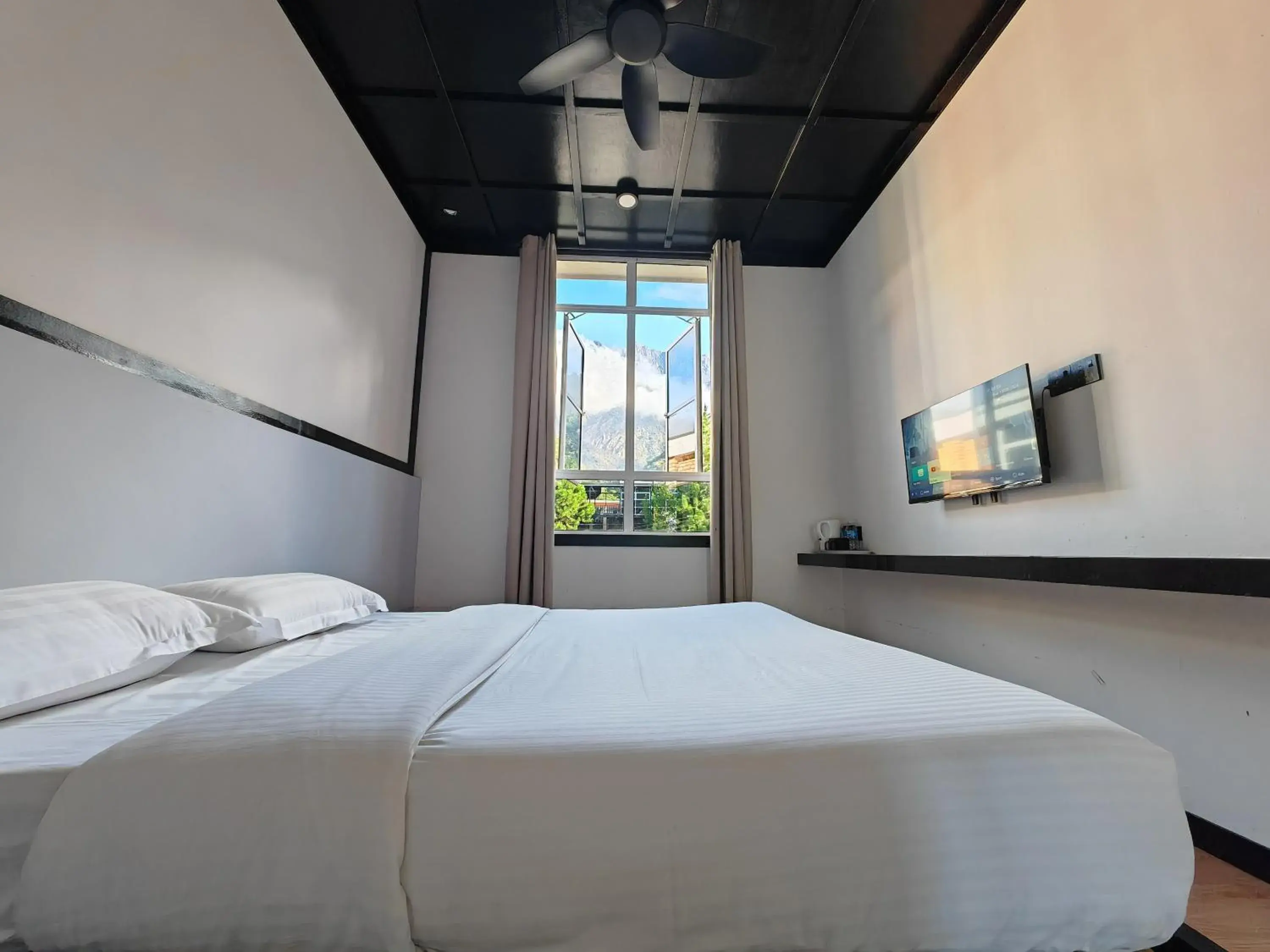 Double Room with Mountain View in H Benjamin Residence Double Room with Mountain View in H Benjamin Residence