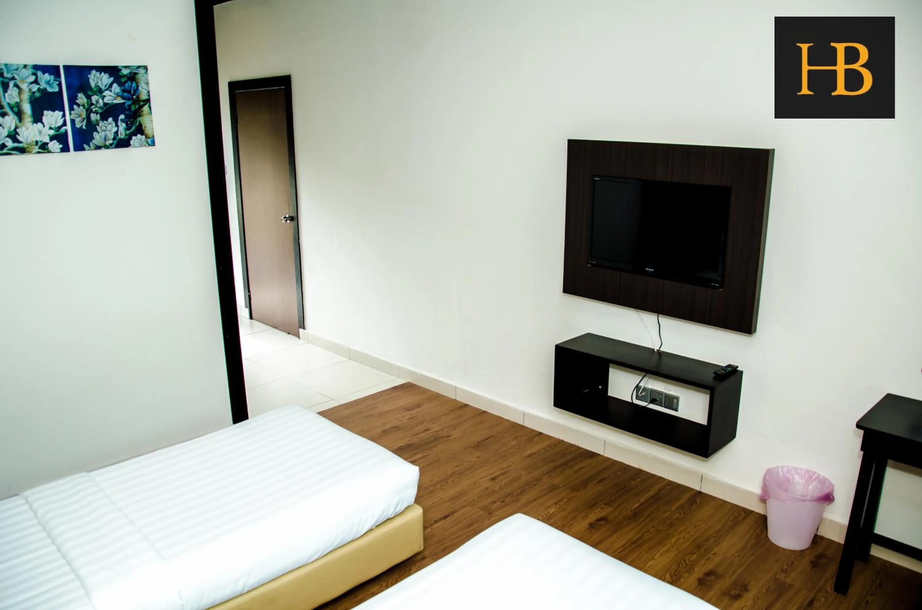 TV and multimedia, Bed in H Benjamin Residence