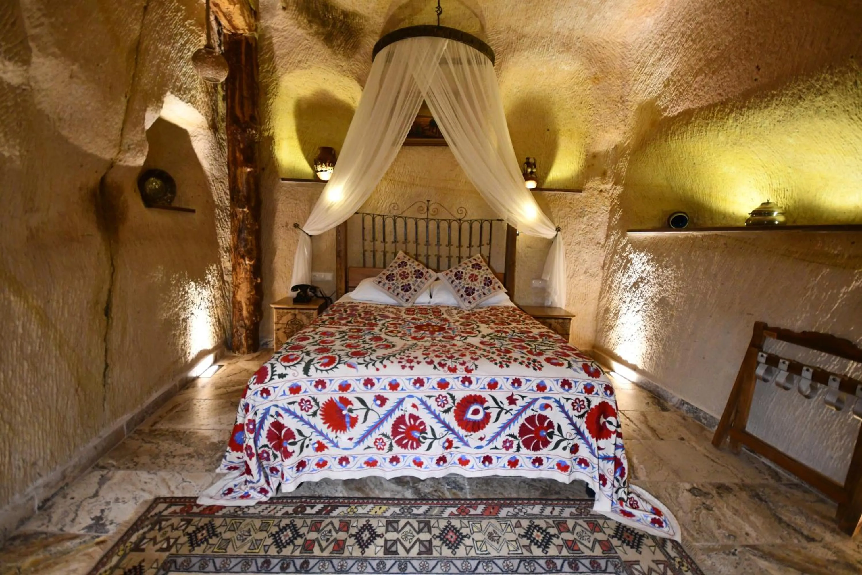 Photo of the whole room, Bed in NOSTALJİ CAVE SUİT HOTEL