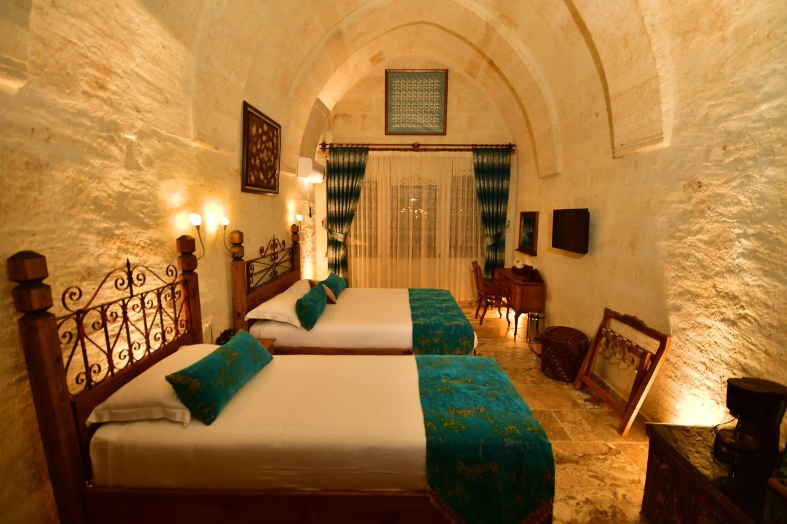 Bed in NOSTALJİ CAVE SUİT HOTEL