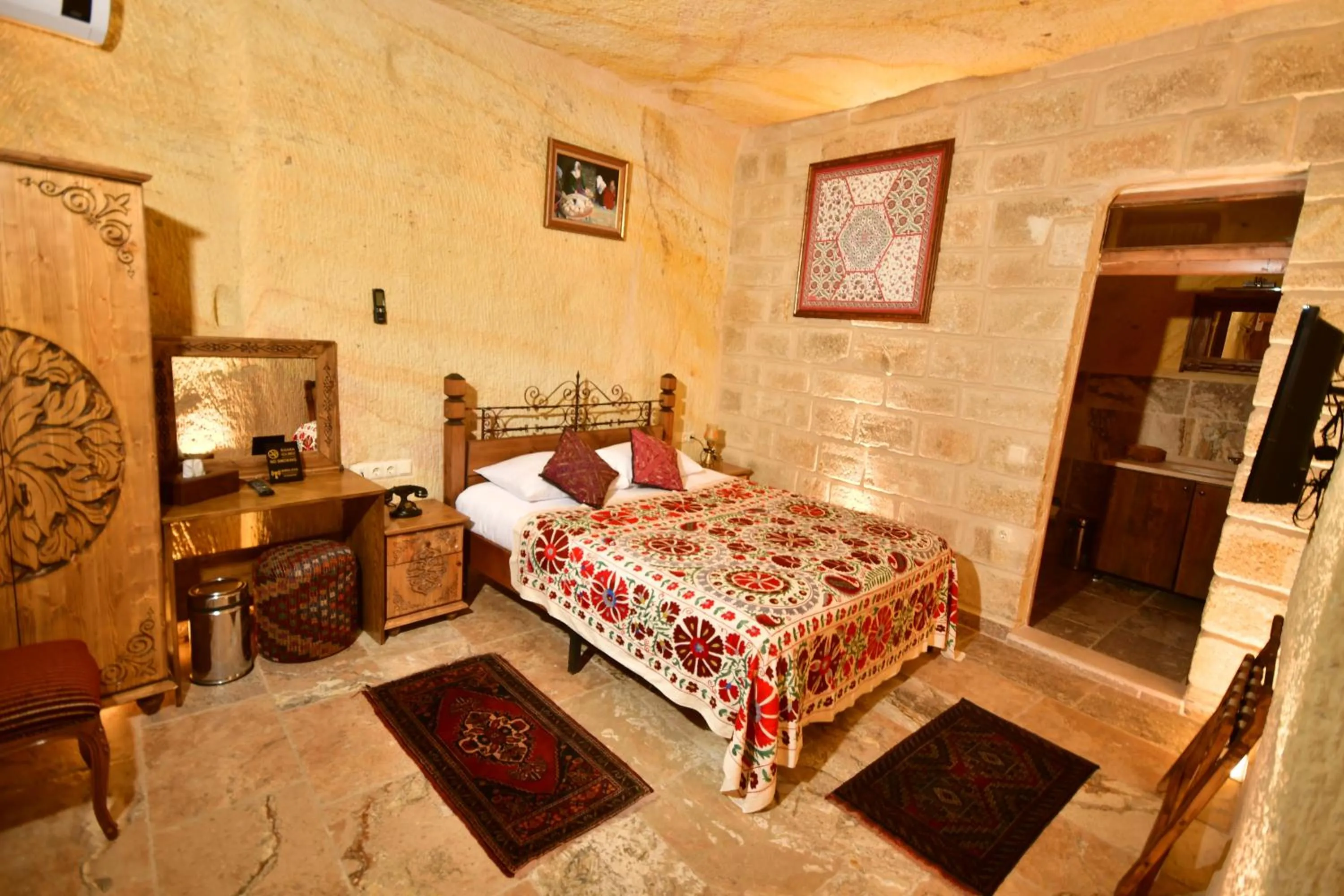 Photo of the whole room, Bed in NOSTALJİ CAVE SUİT HOTEL