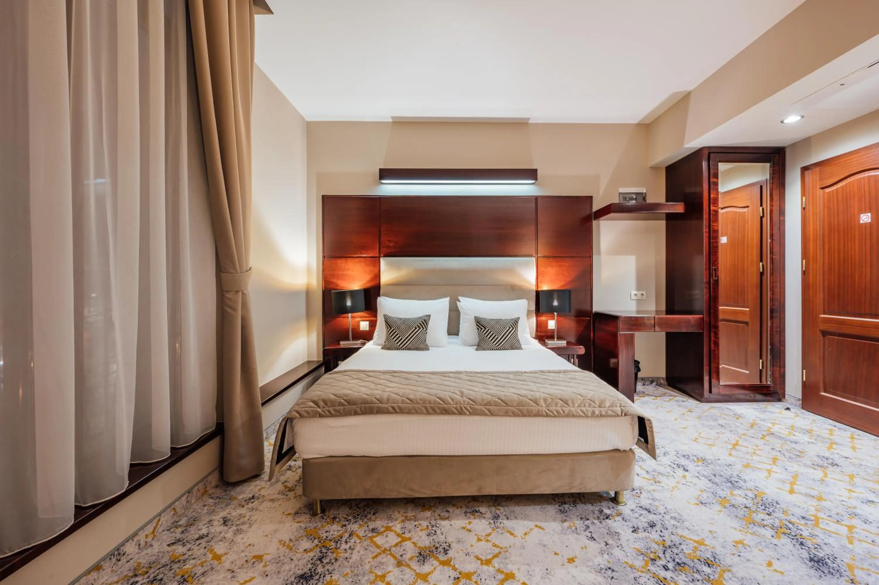 Bed in L`Art Hotel Carei