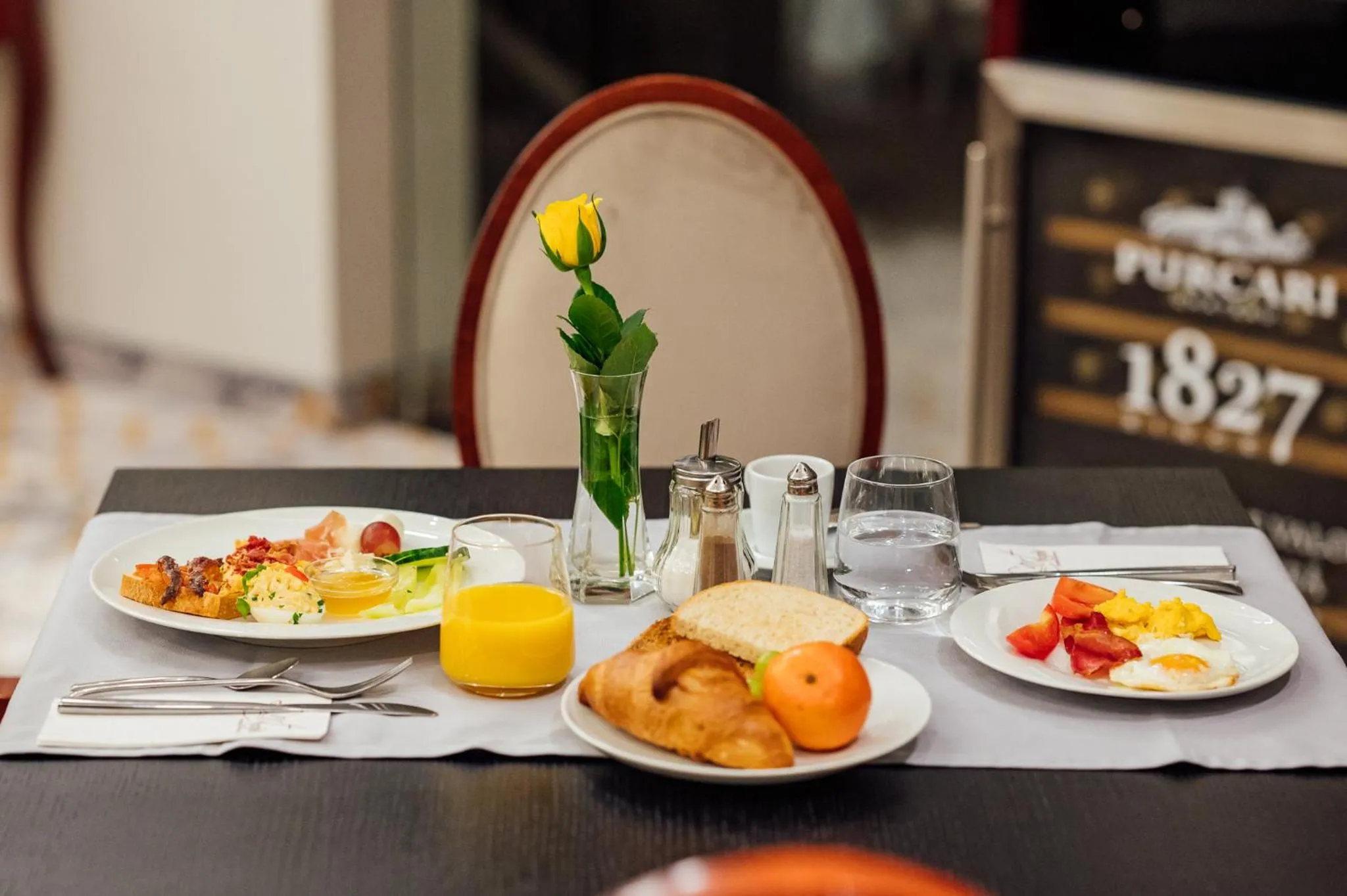 Food and drinks in L`Art Hotel Carei