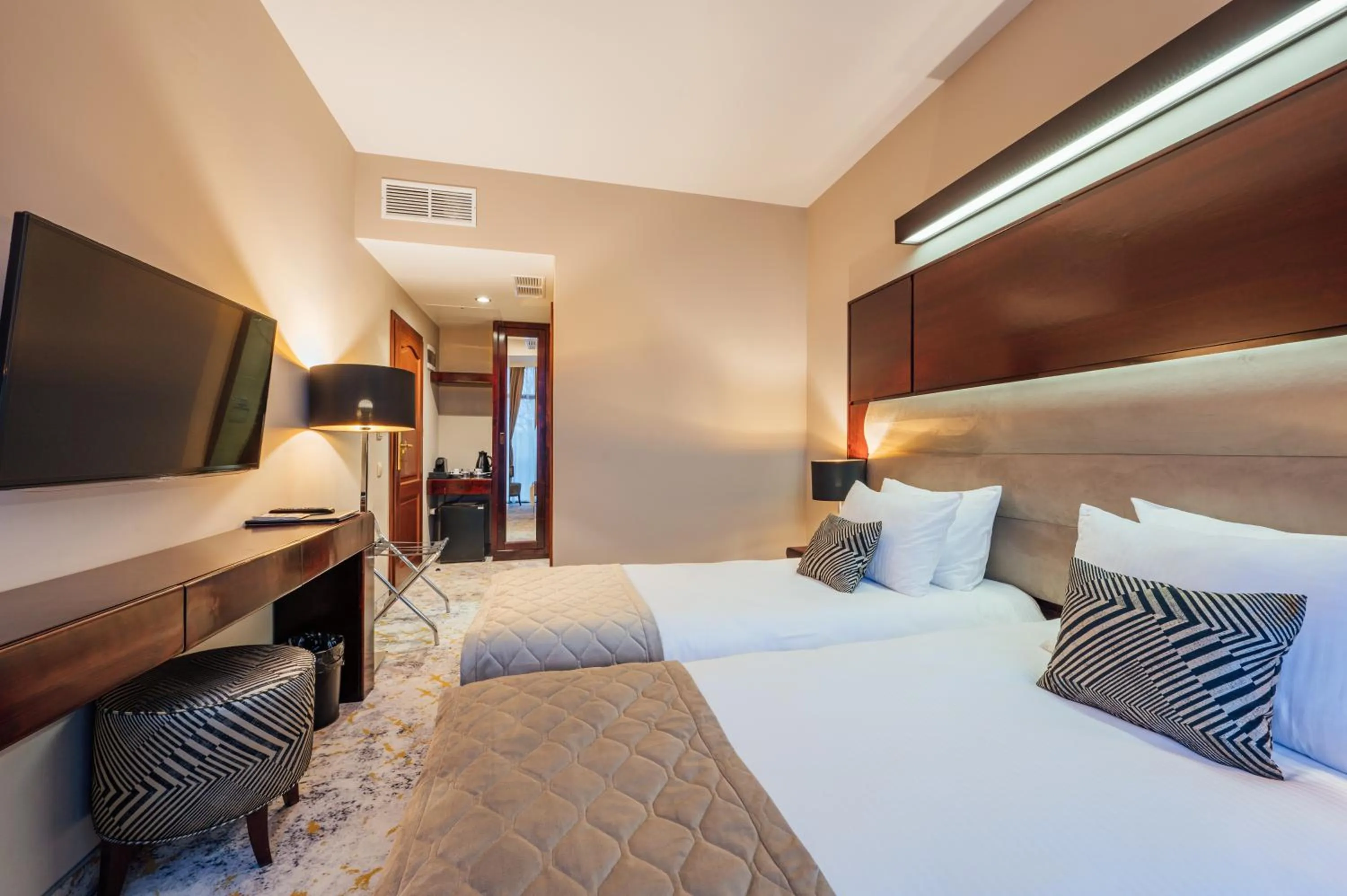 Bed in L`Art Hotel Carei