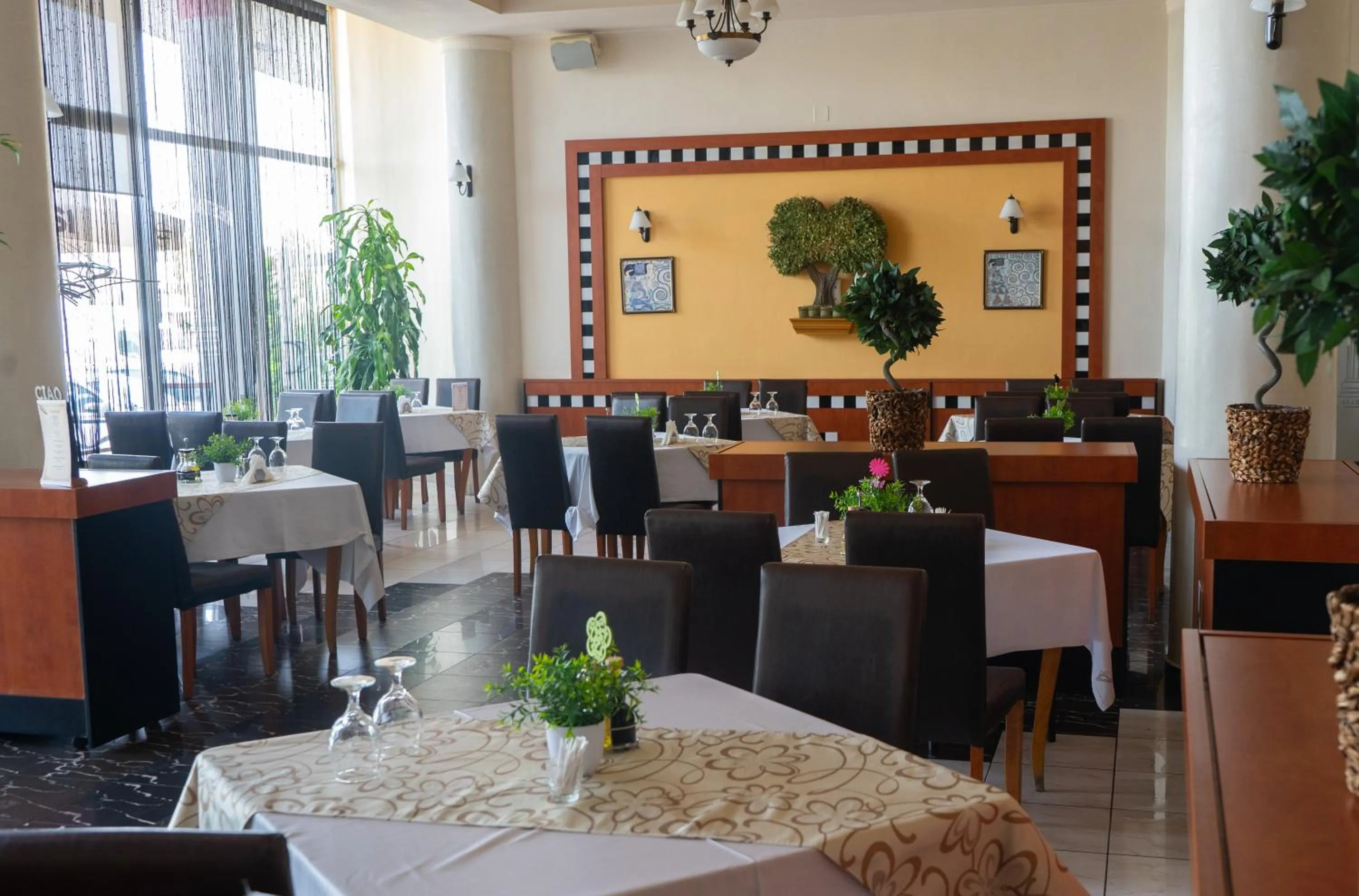 Restaurant/places to eat in Hotel Aurelia