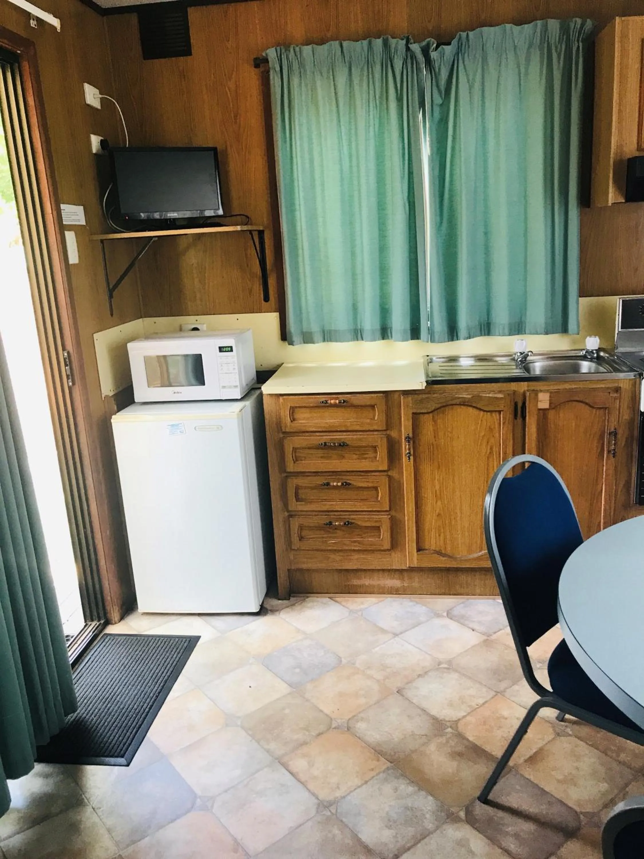 Kitchen or kitchenette in Lighthouse Beach Holiday Village