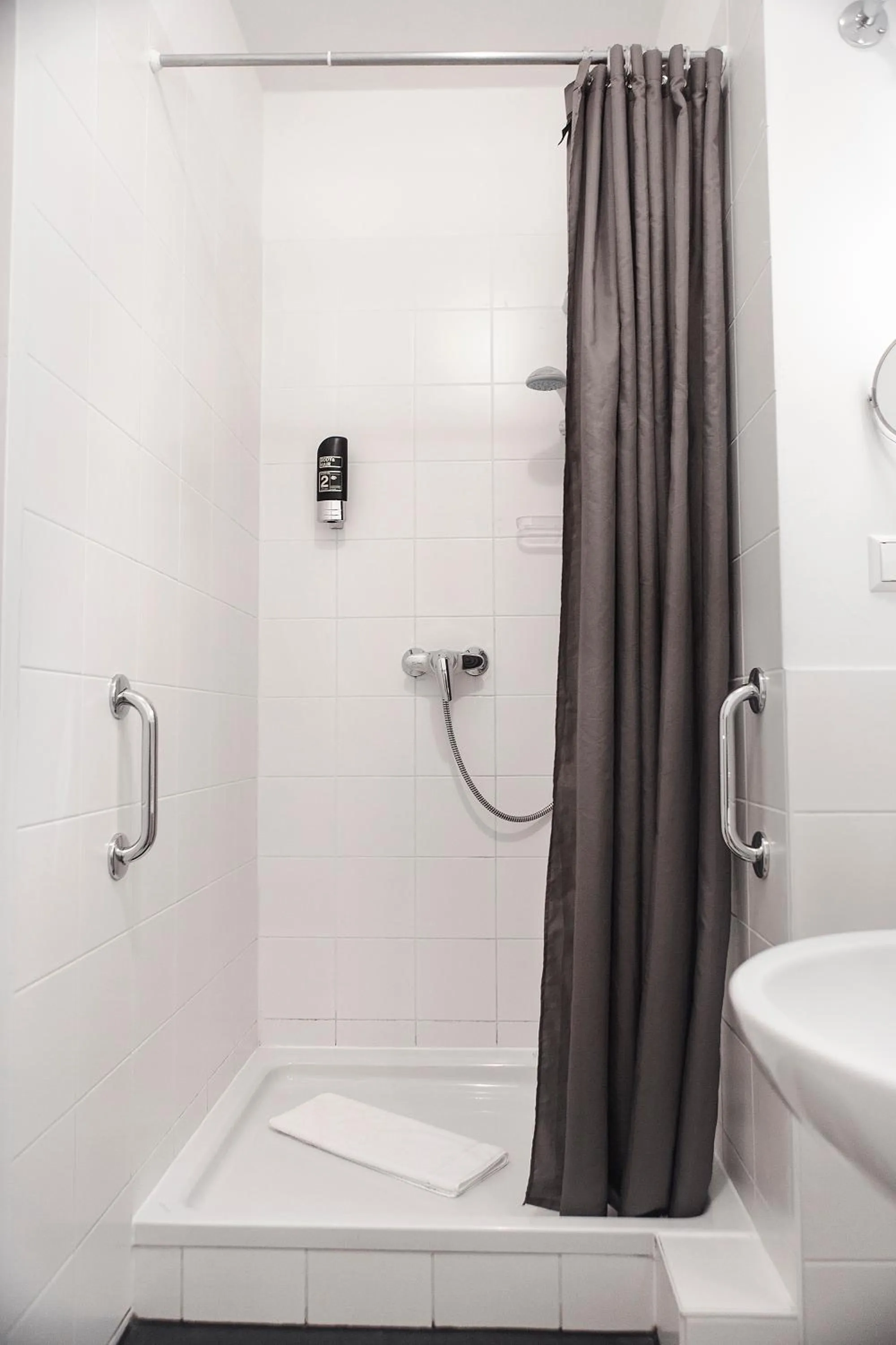 Shower in Pension Peters – Das andere Hotel