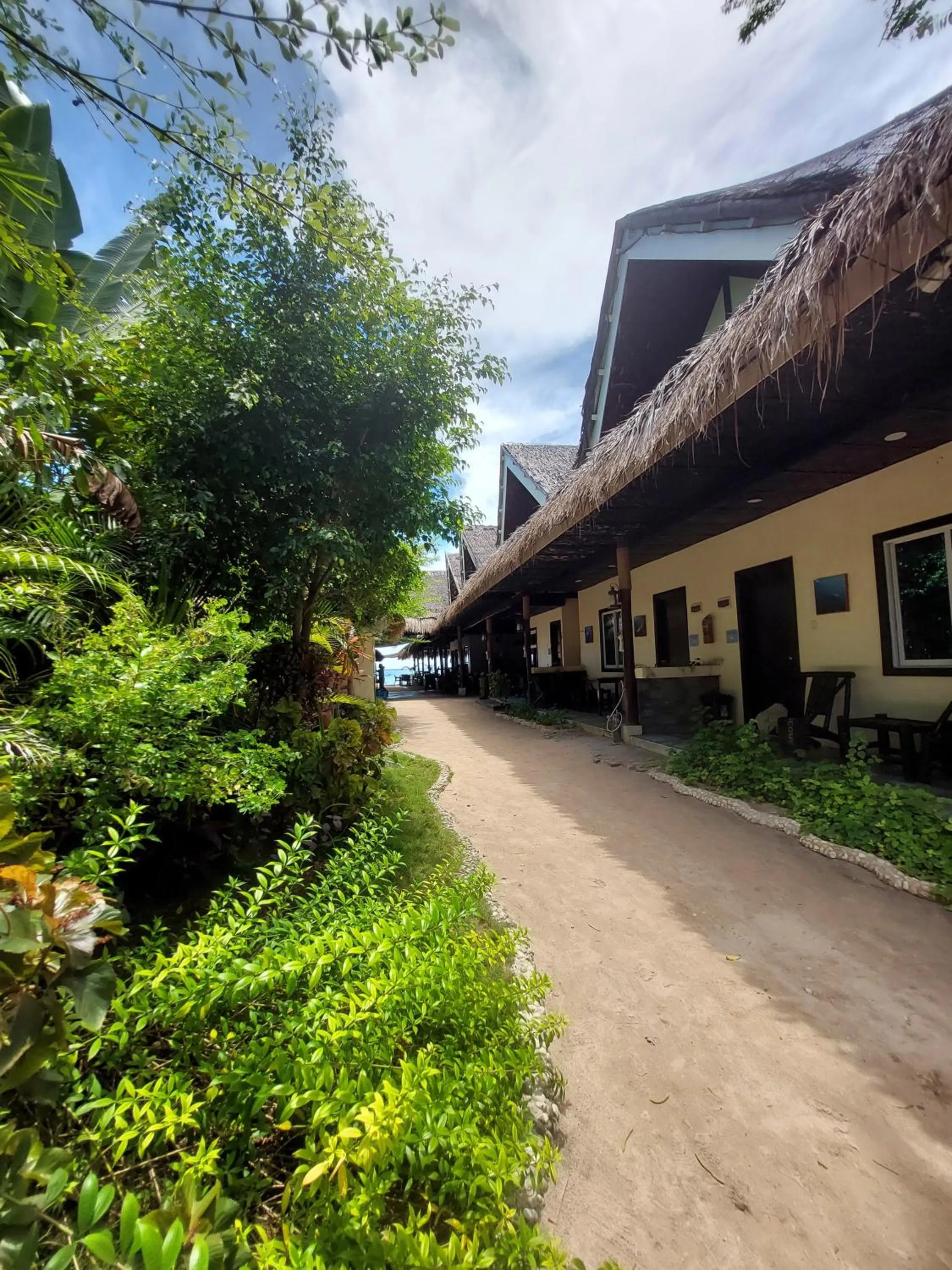 Inner courtyard view in Avila's Horizon Dive Resort Malapascua