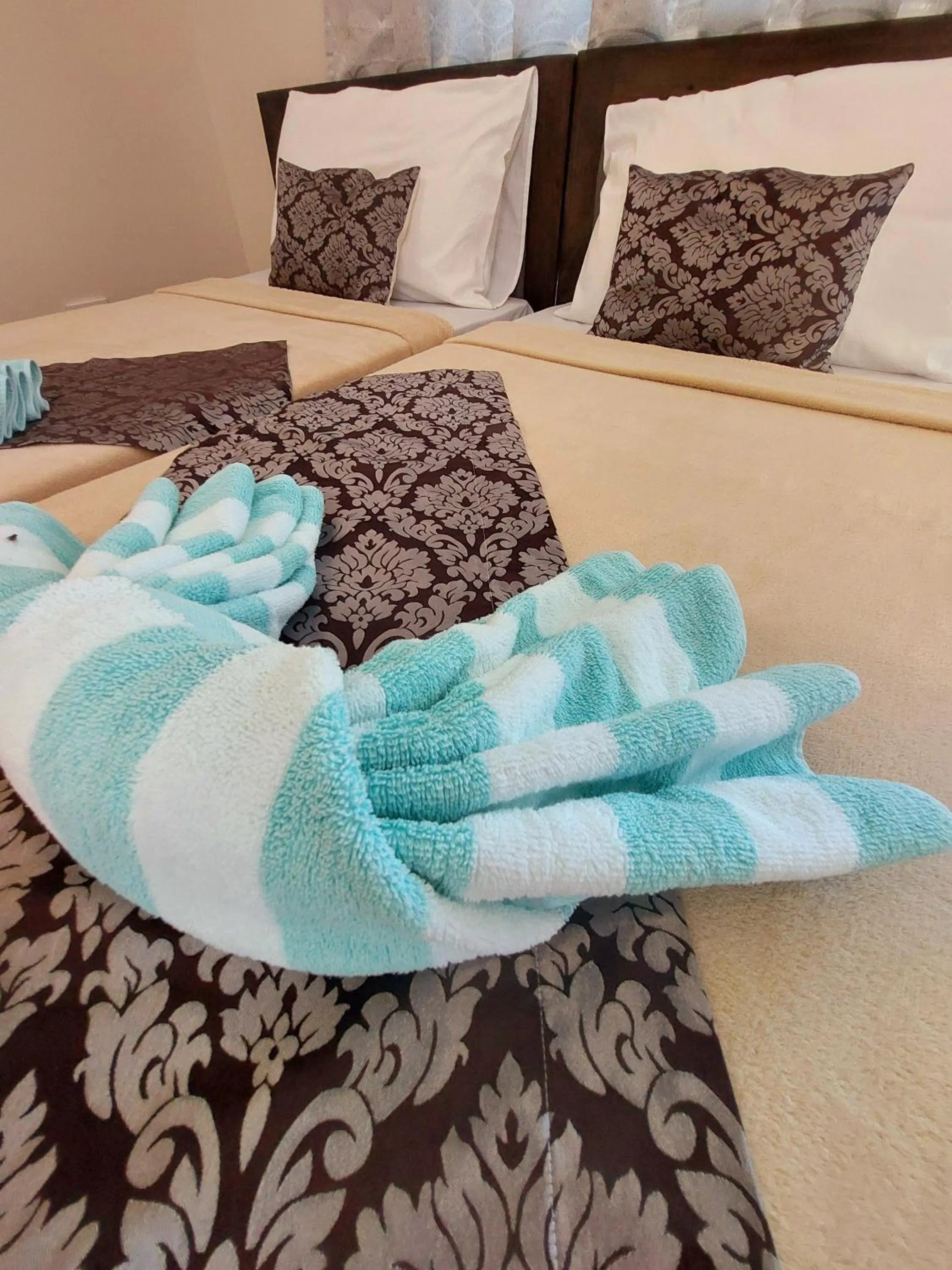 Bed in Avila's Horizon Dive Resort Malapascua