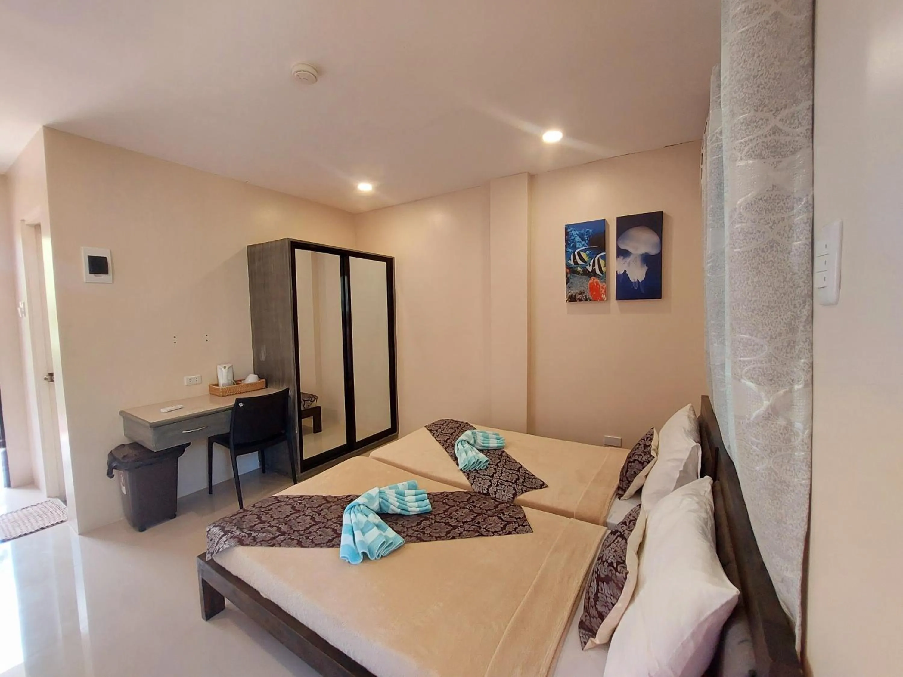 Bed in Avila's Horizon Dive Resort Malapascua