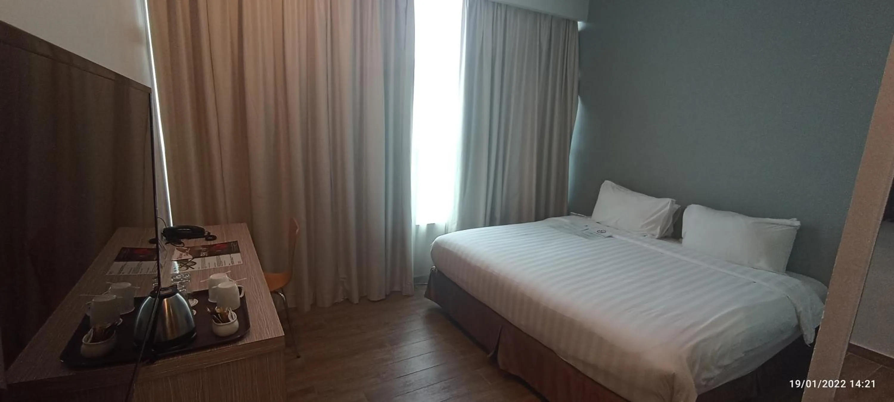 Photo of the whole room, Bed in The Klagan Hotel