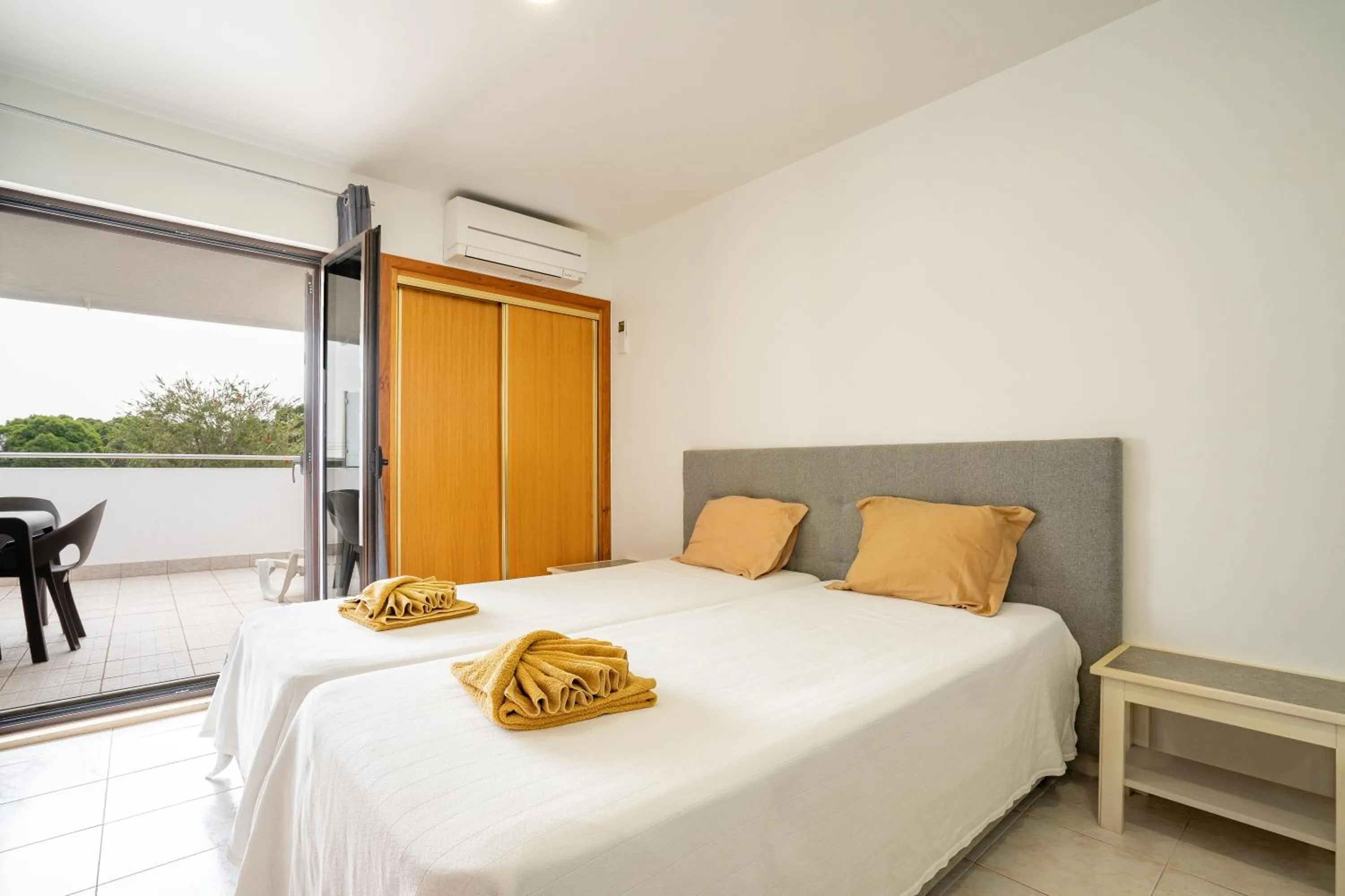 Bed in Apartamentos Vale de Carros by Umbral