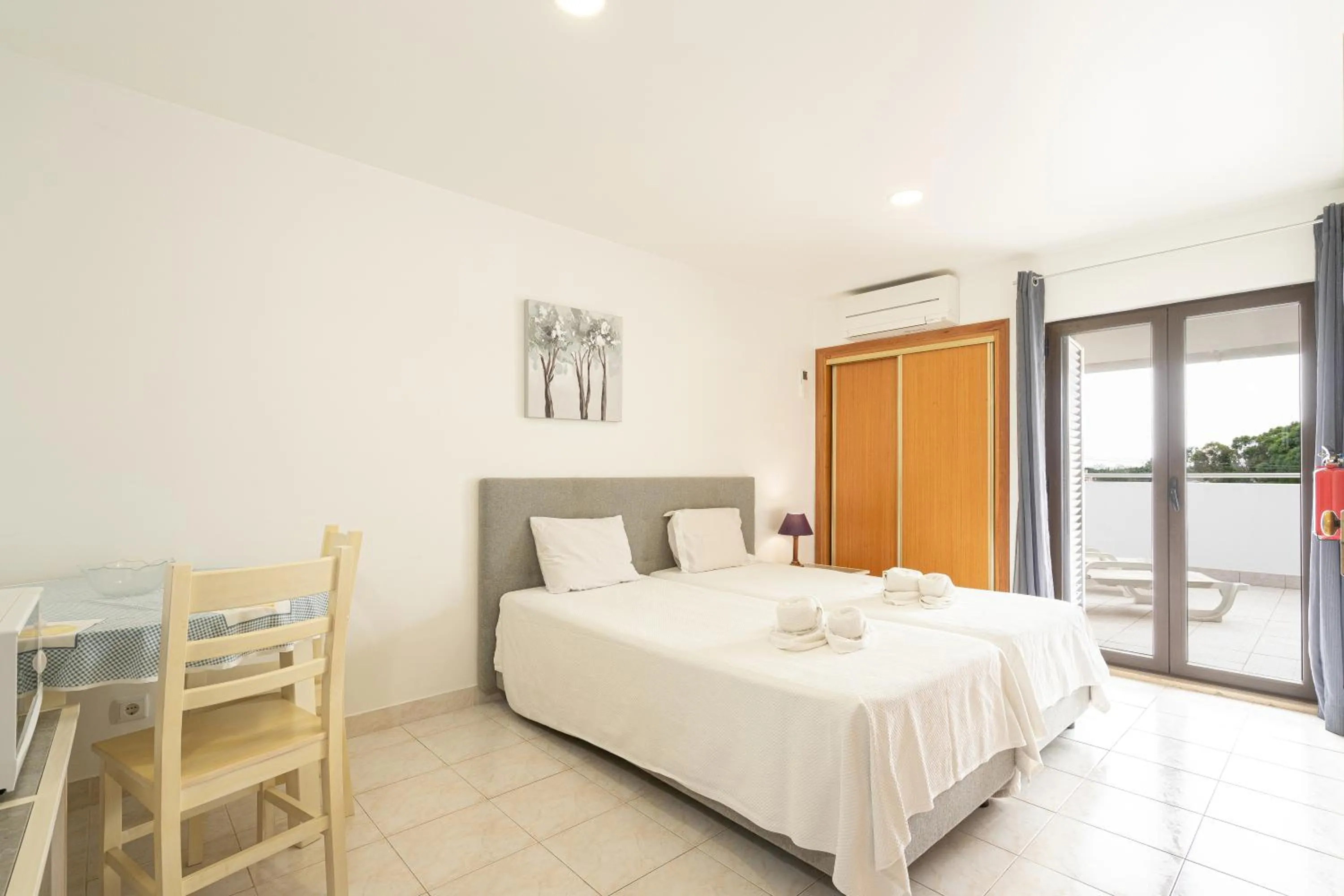 Bed in Apartamentos Vale de Carros by Umbral