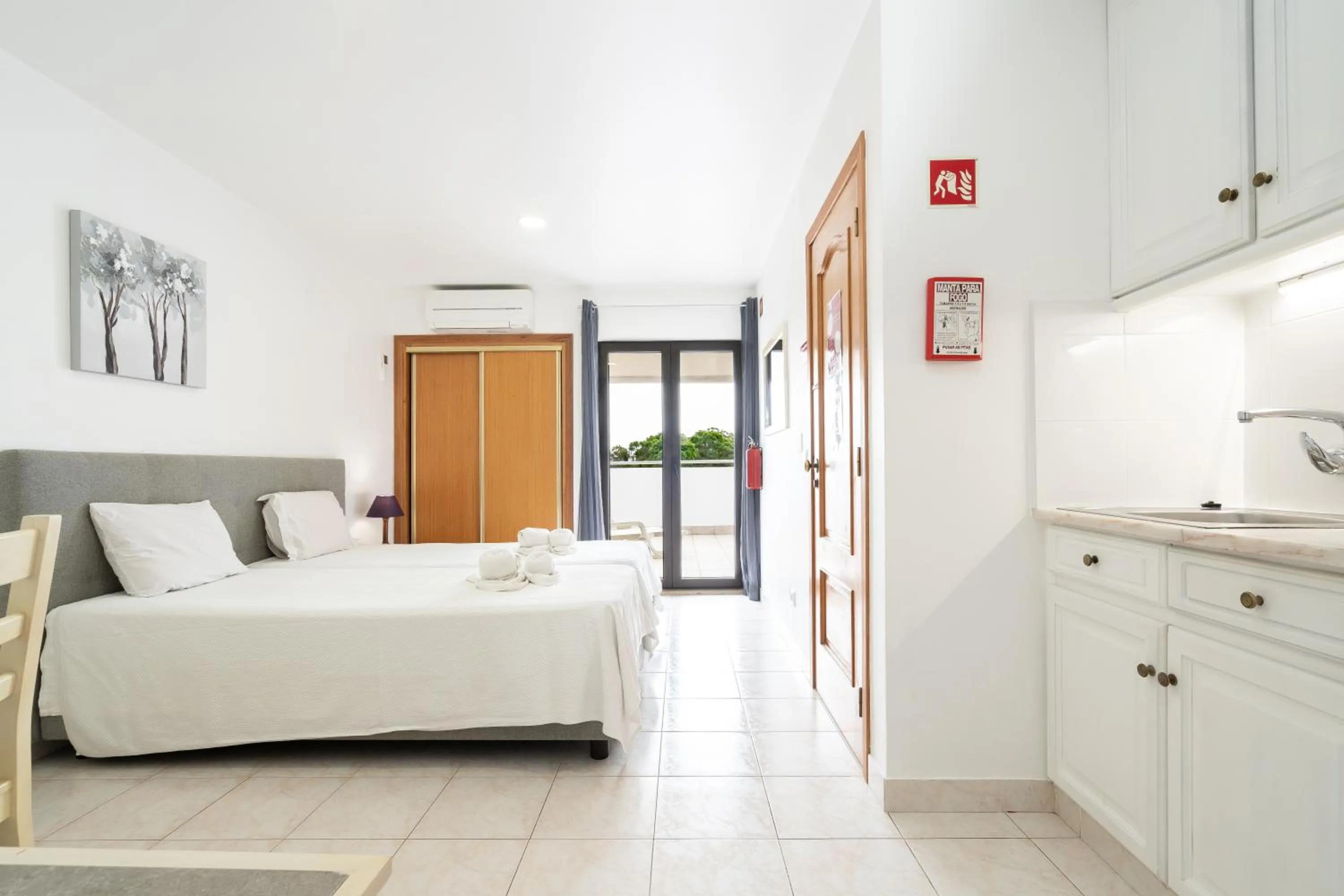 Bed in Apartamentos Vale de Carros by Umbral
