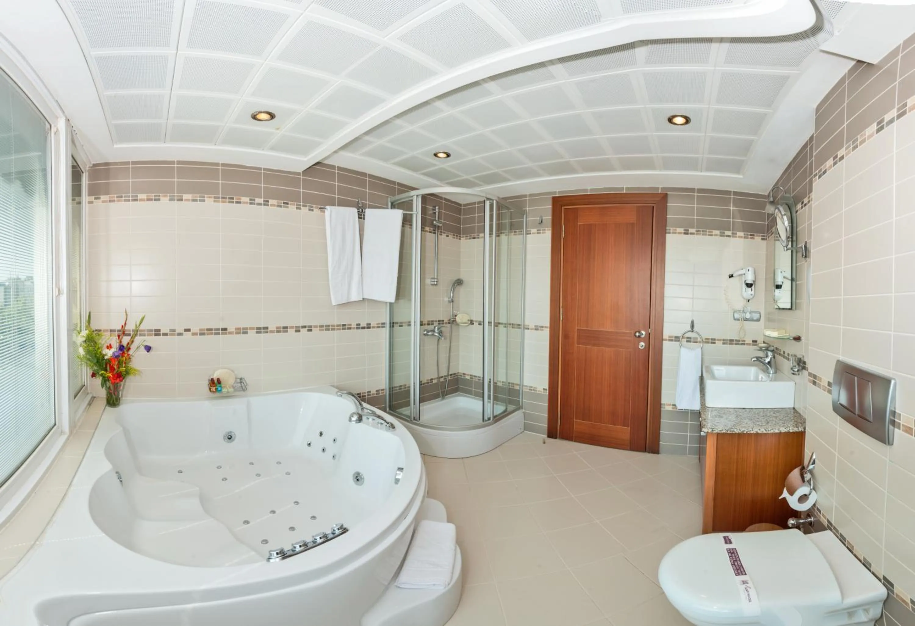 Bathroom in Vatan Asur Hotel