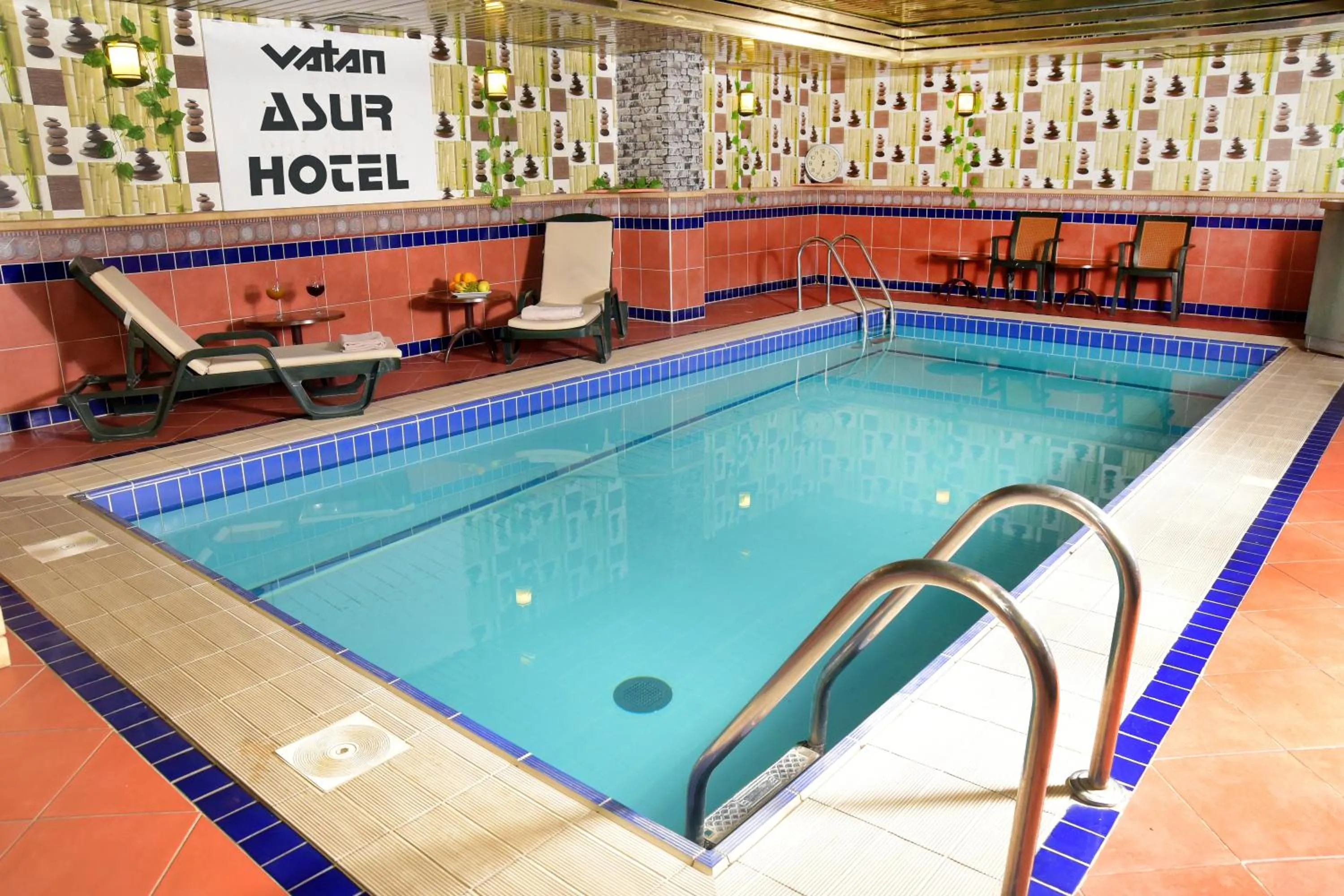 Swimming pool in Vatan Asur Hotel