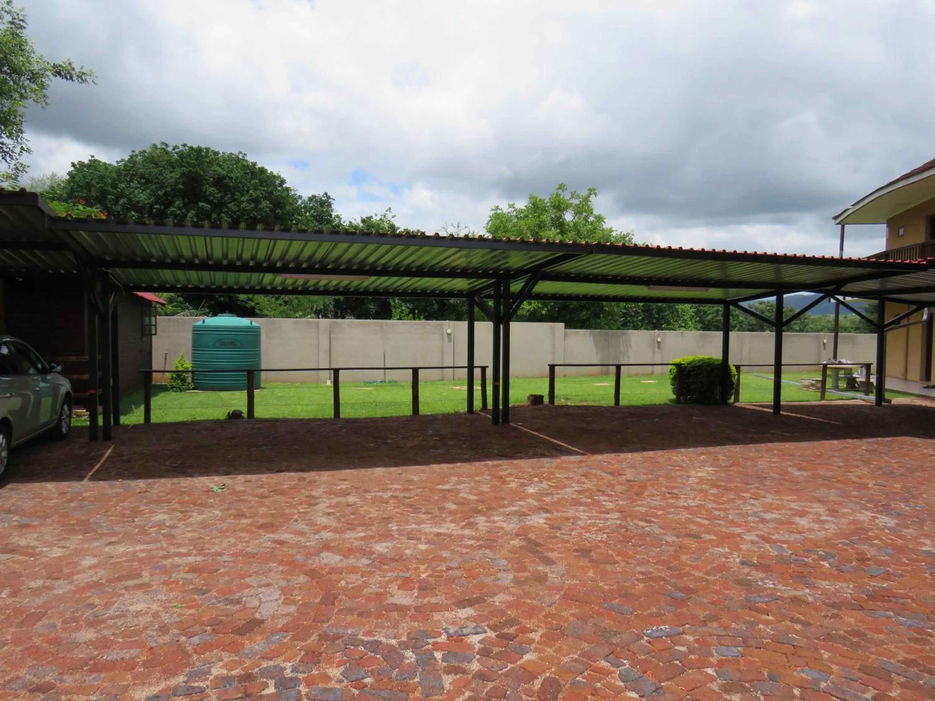 Parking in Riverview Inn