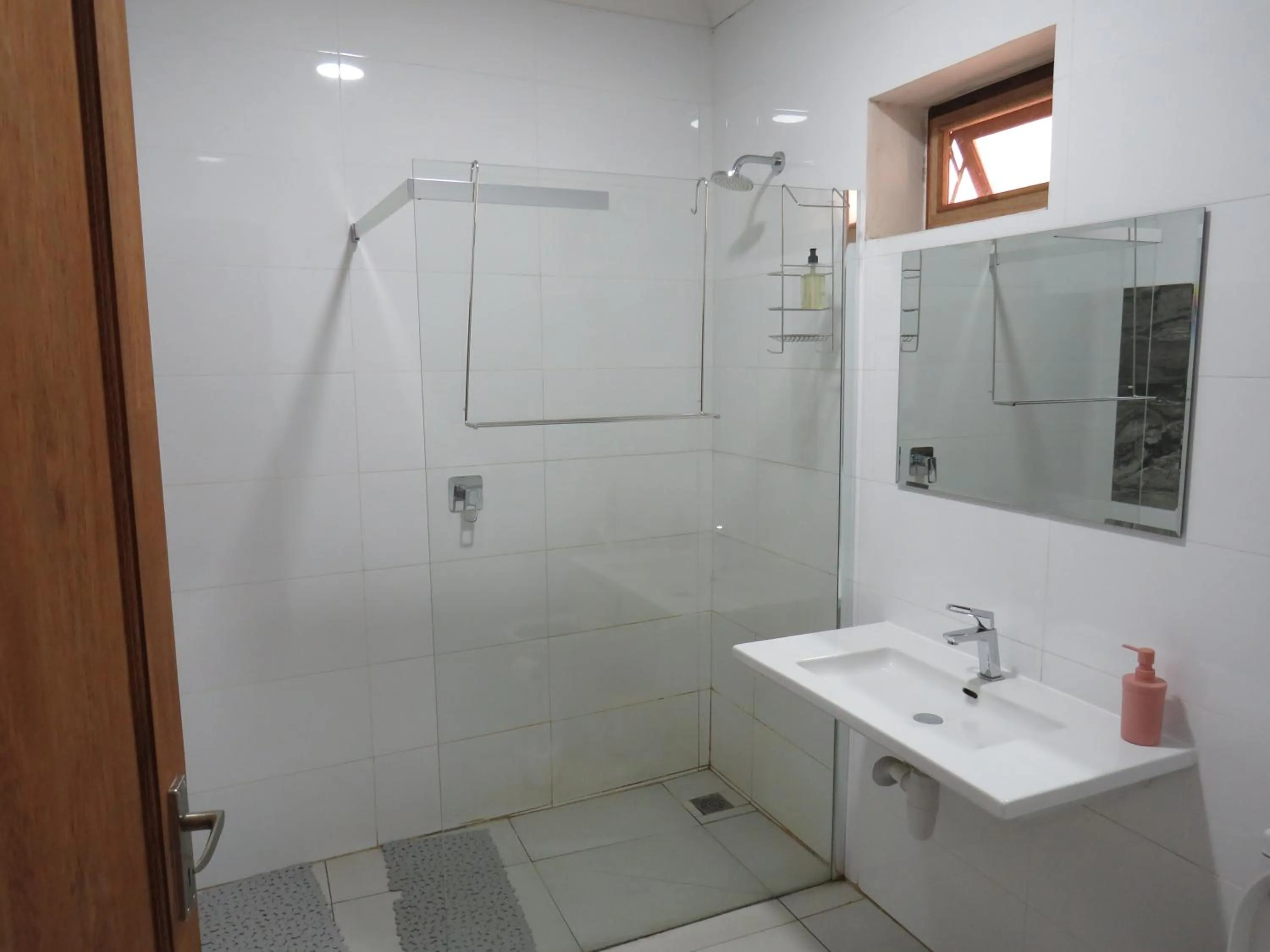 Shower in Riverview Inn