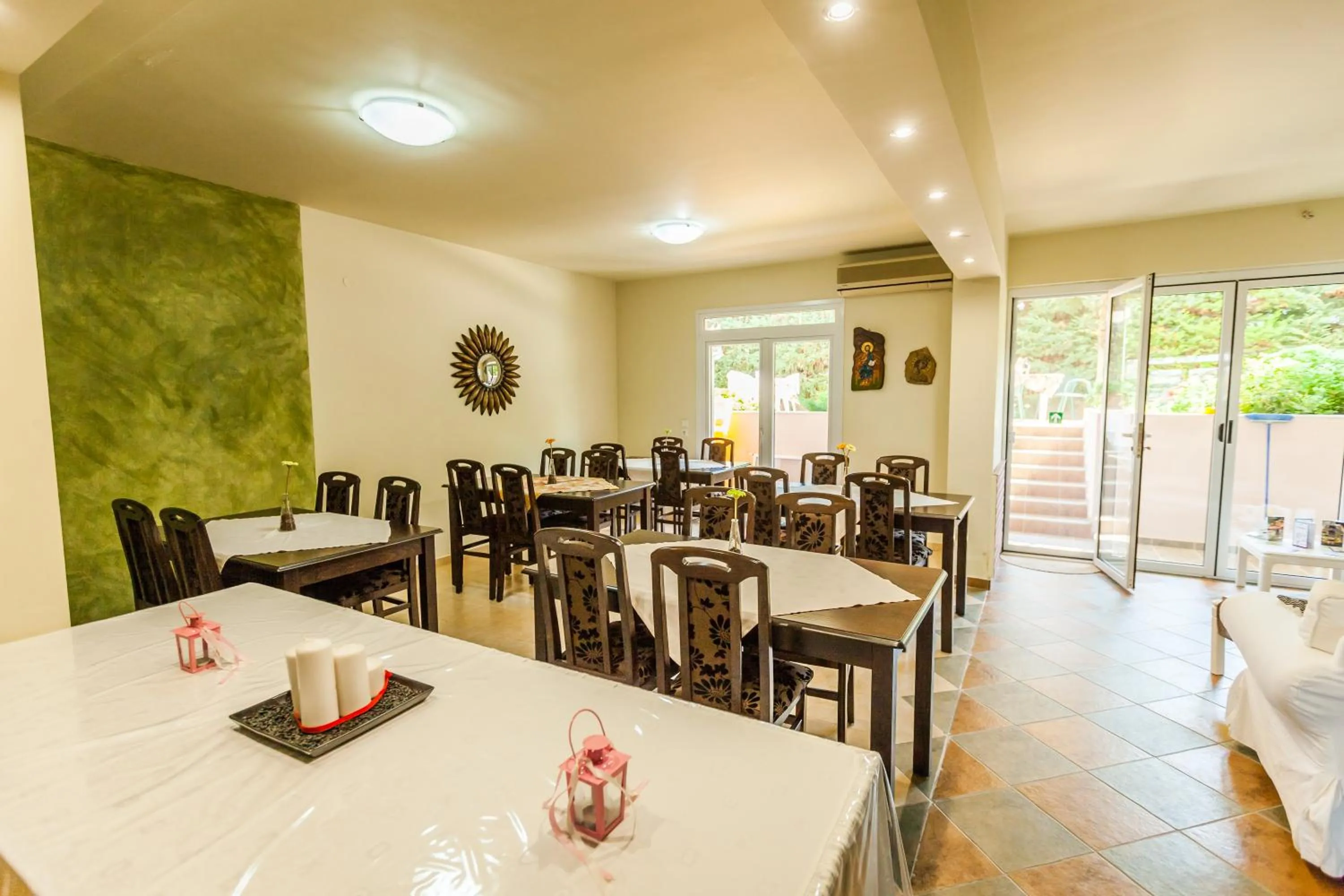 Restaurant/places to eat in Porto Daliani