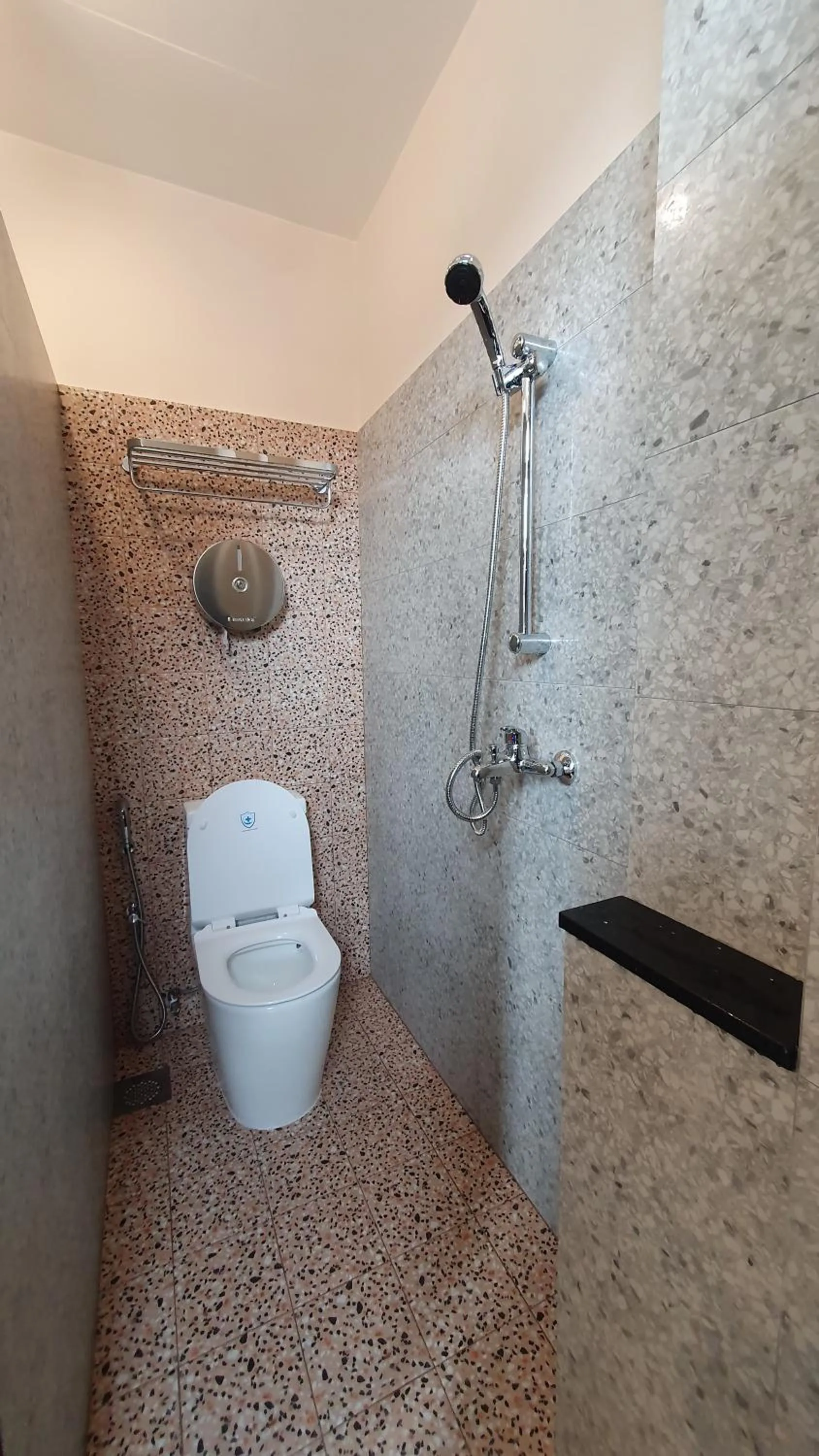 Shower in Betel Box Backpackers Hostel