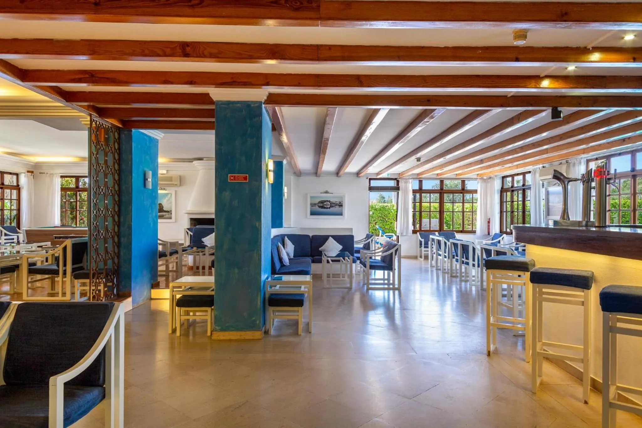 Lounge or bar in Mirachoro Praia da Rocha