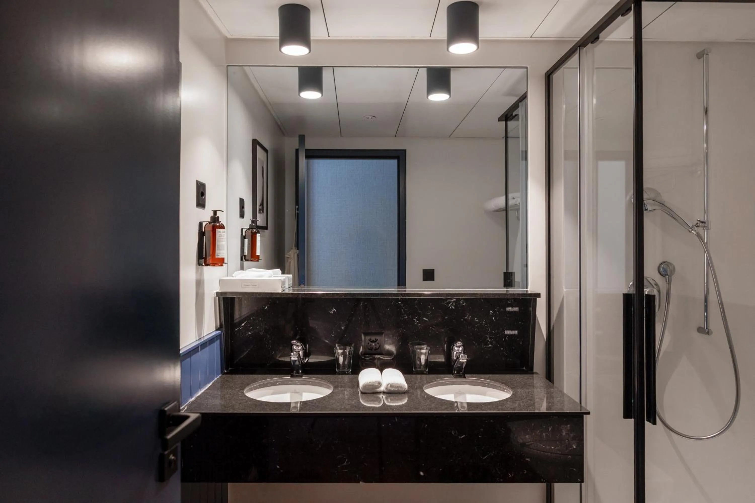 Bathroom in Maison du Lac Boutique Hôtel