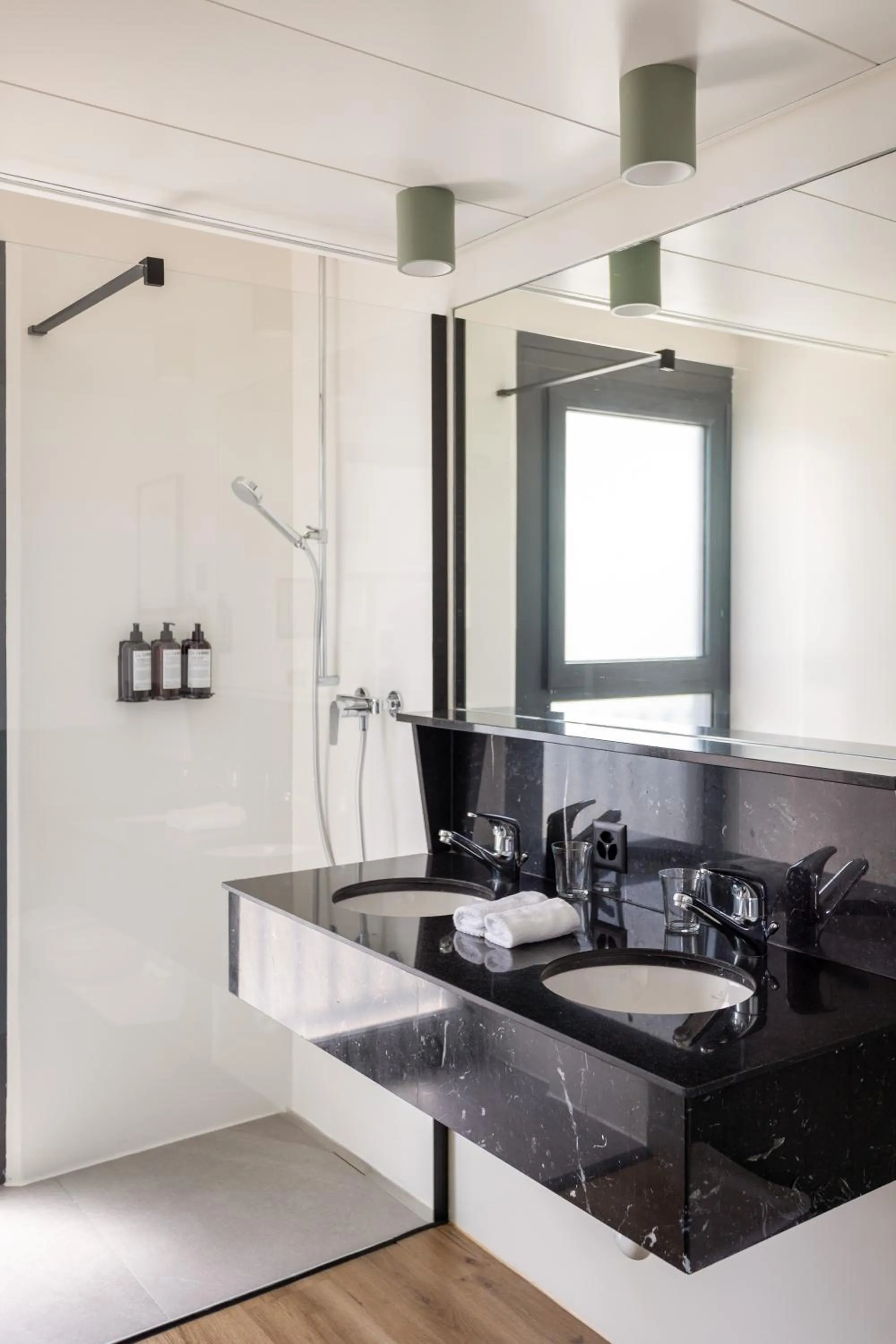 Bathroom in Maison du Lac Boutique Hôtel