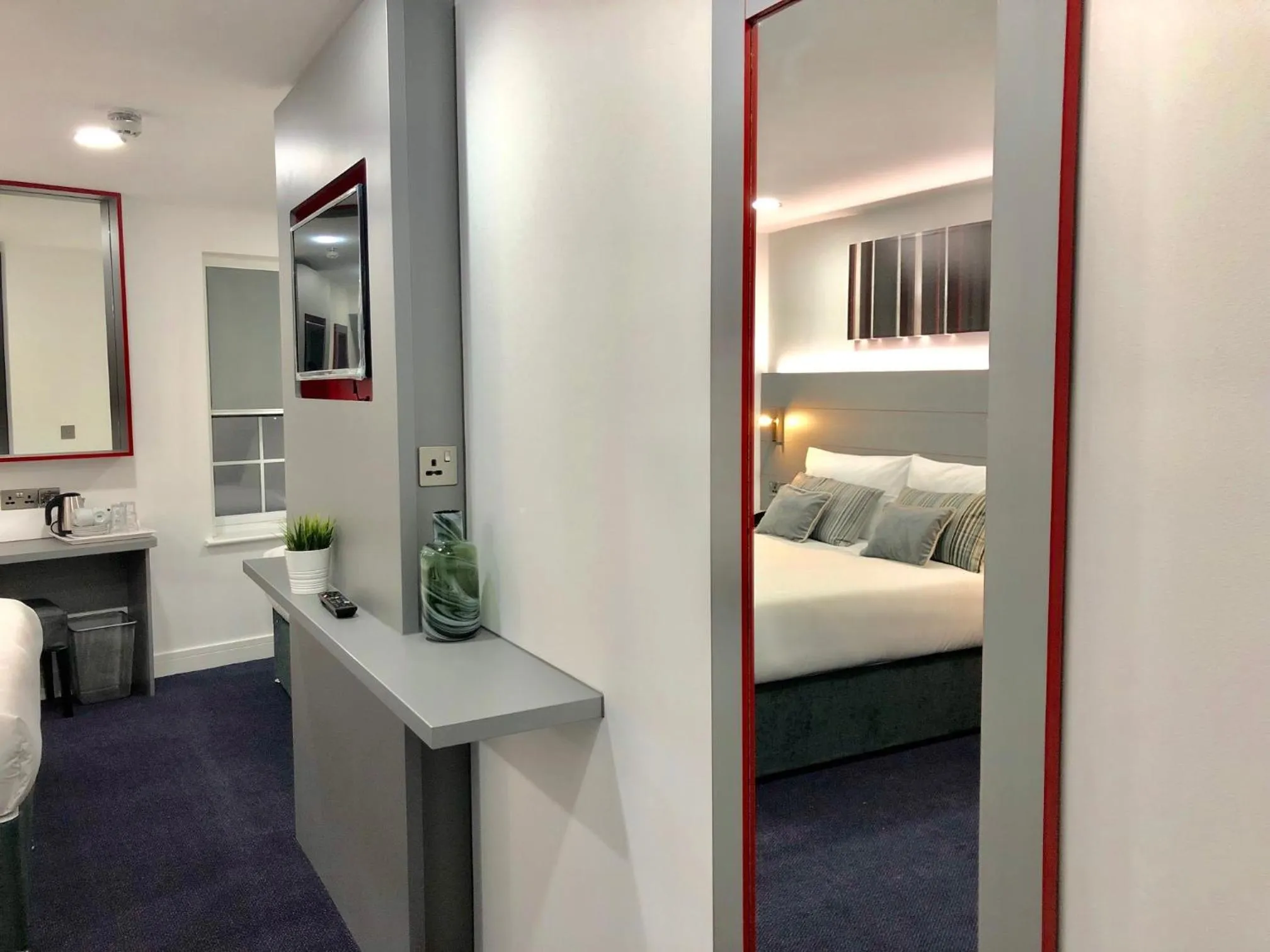 Bedroom, Bed in Ilford Hotel Goodmayes