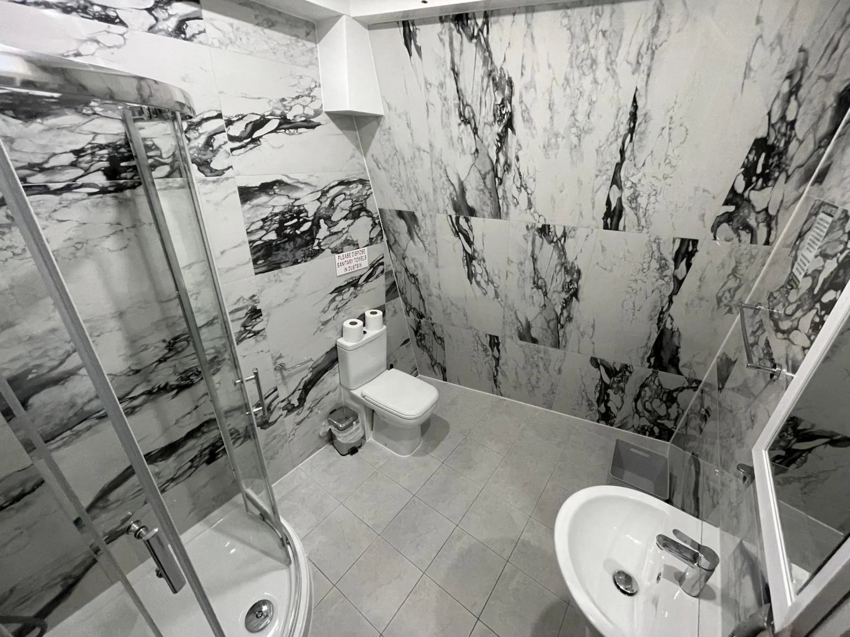 Bathroom in Ilford Hotel Goodmayes
