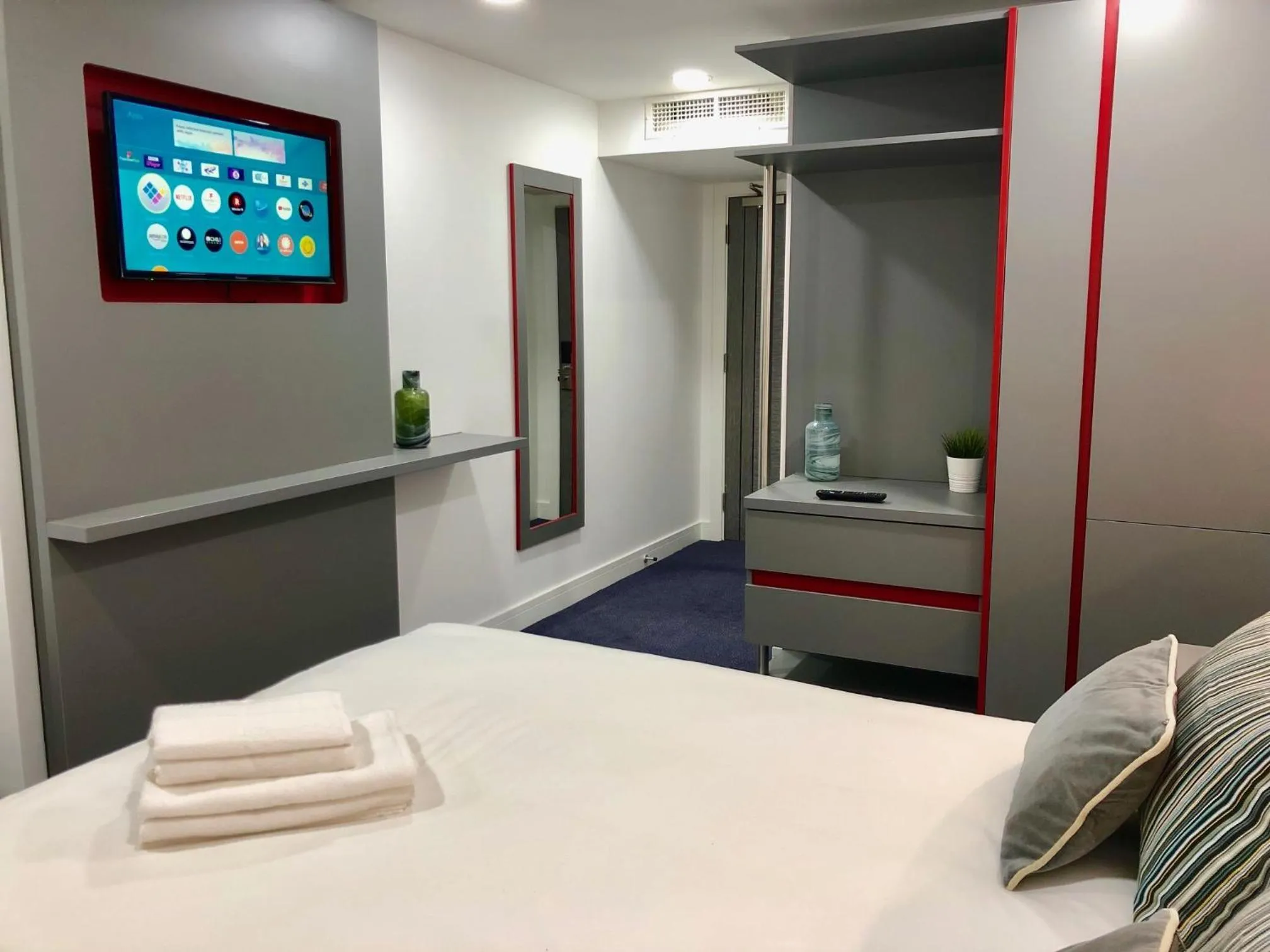 Bedroom, Bed in Ilford Hotel Goodmayes