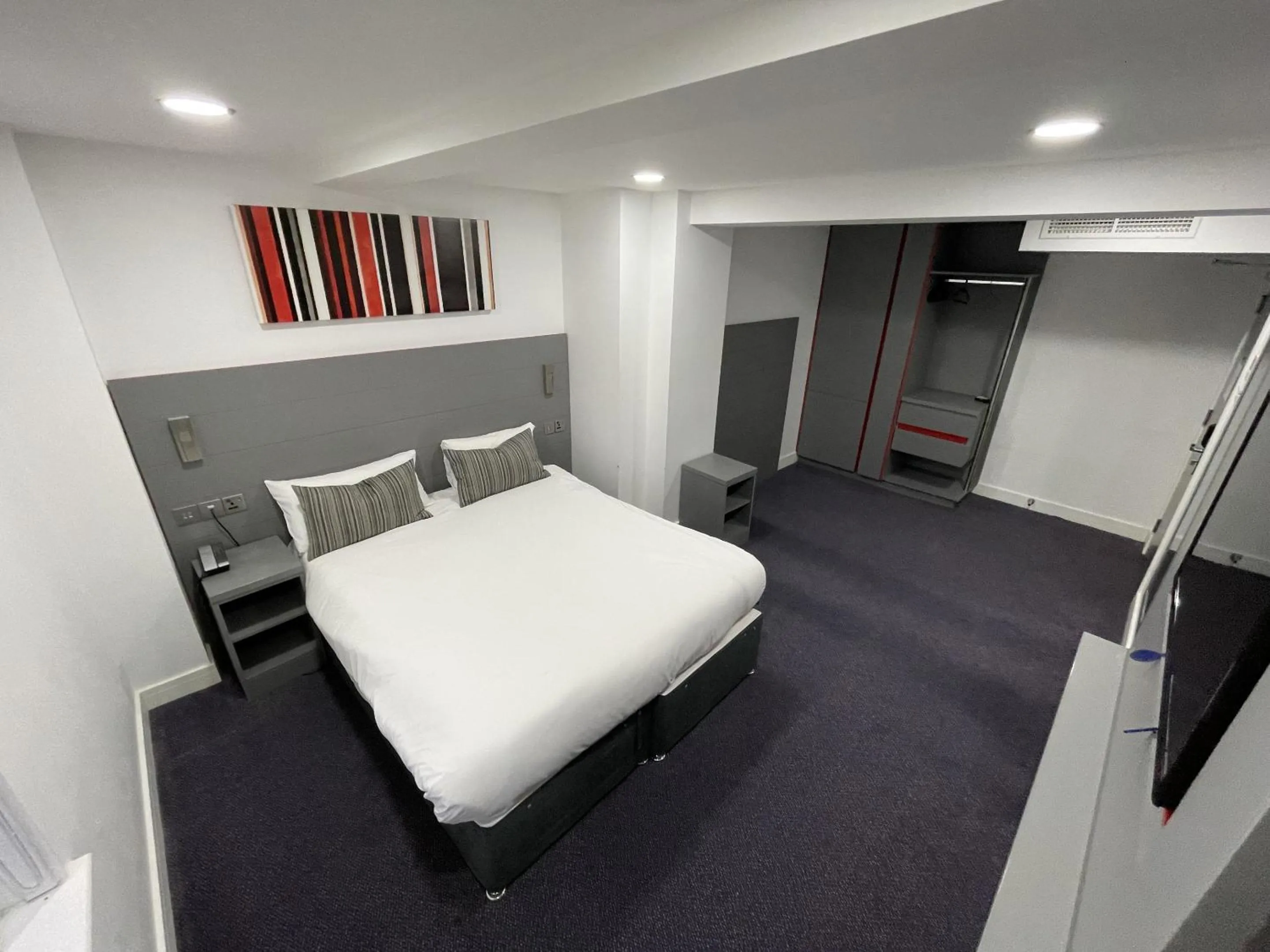 Bedroom, Bed in Ilford Hotel Goodmayes