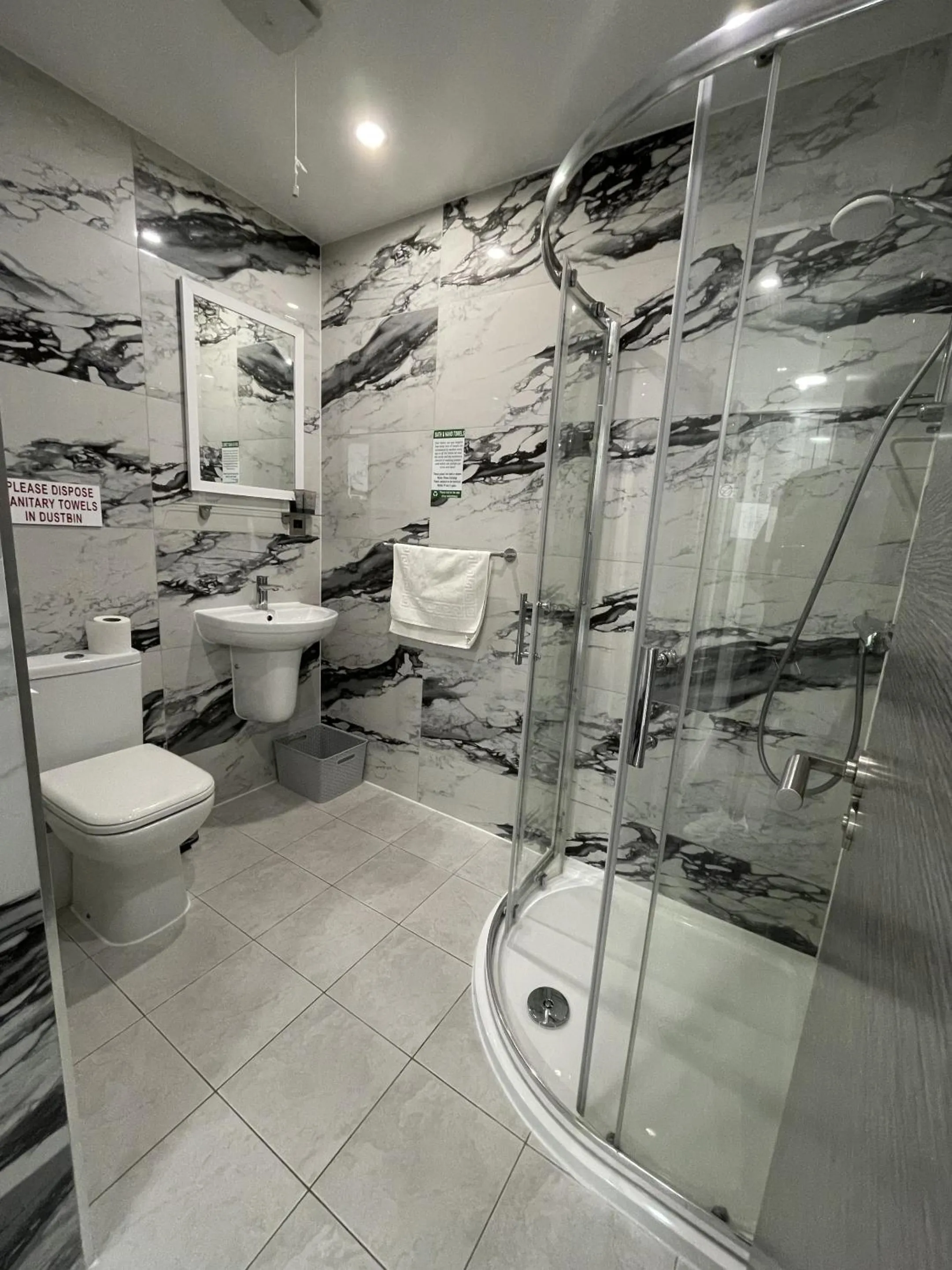 Bathroom in Ilford Hotel Goodmayes