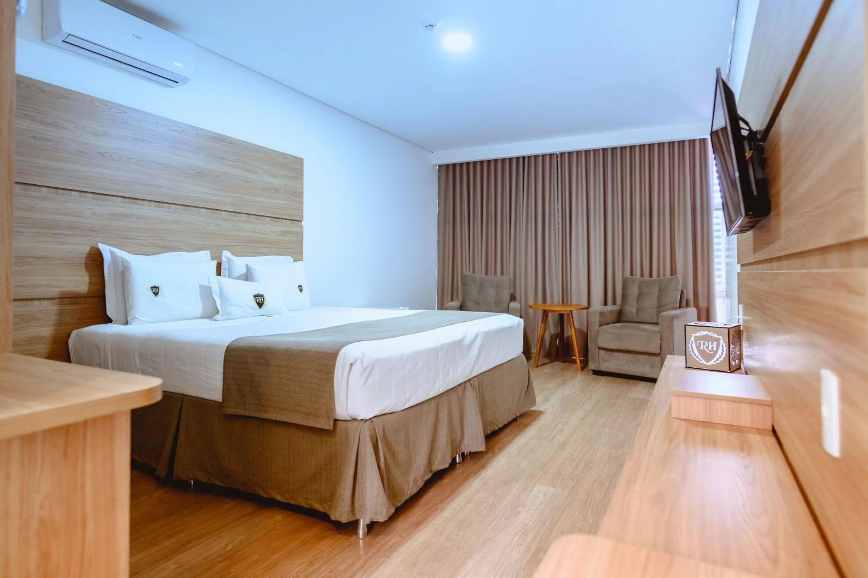 Superior King Suite - single occupancy in Riellis Center Hotel