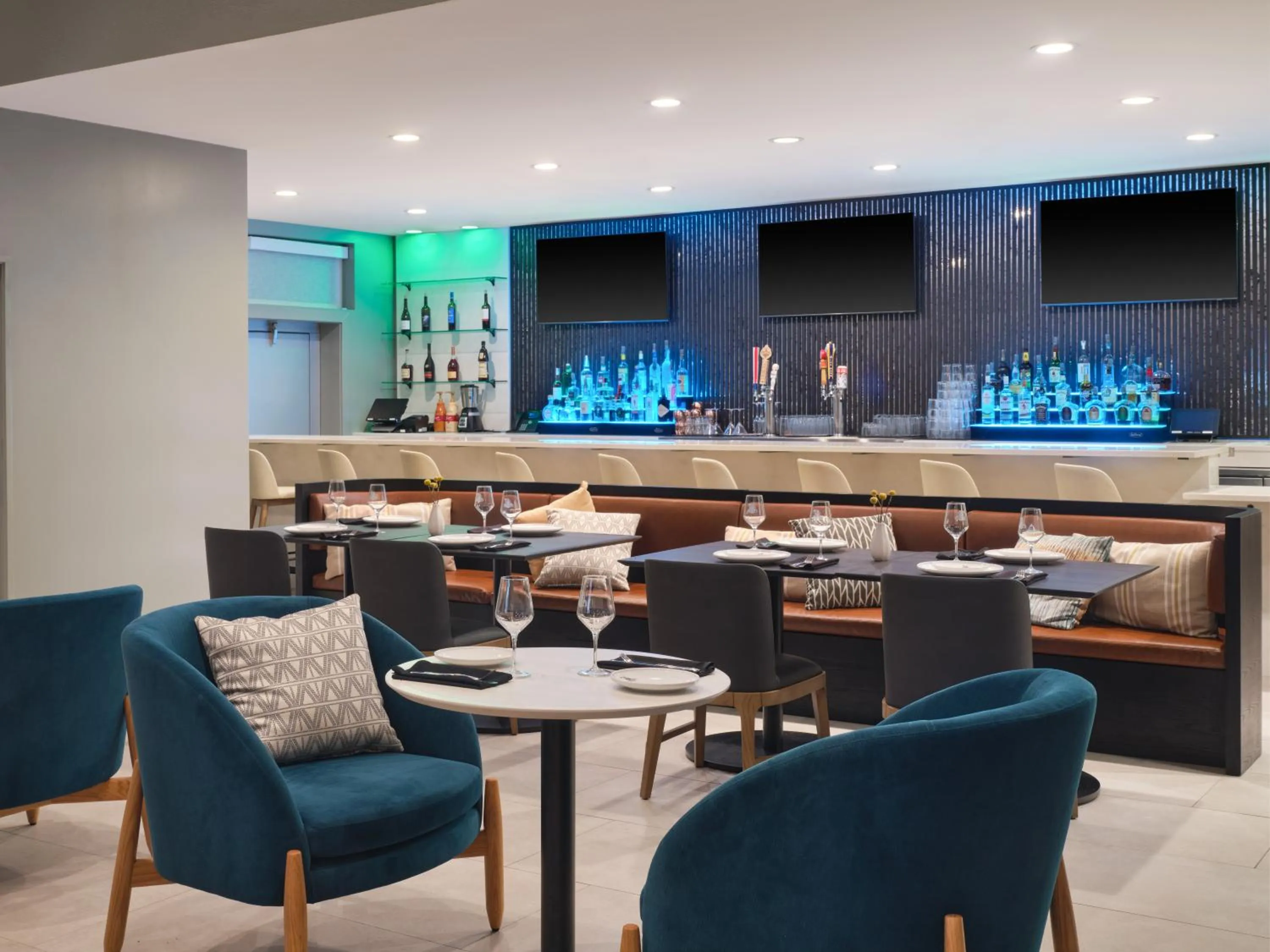 Restaurant/places to eat in Holiday Inn Gonzales by IHG