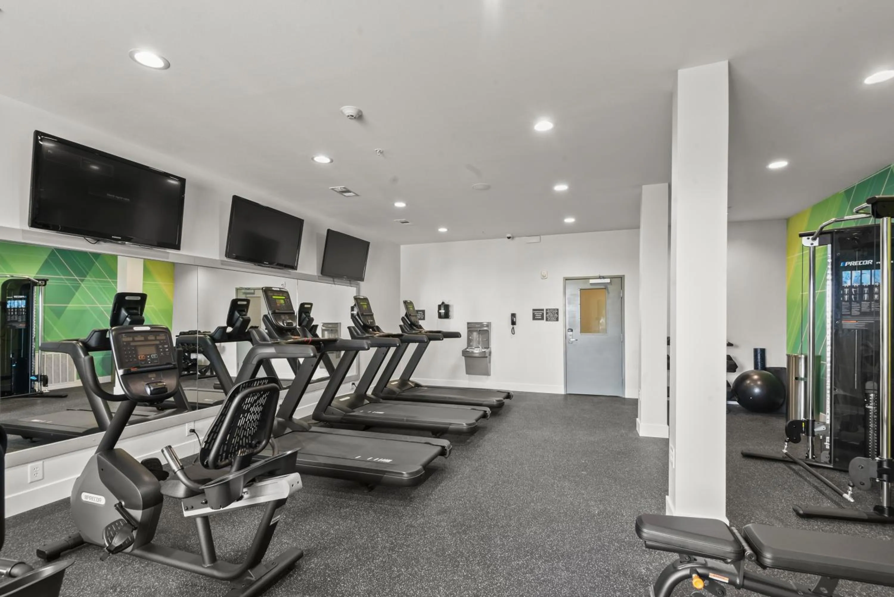 Property building in Holiday Inn Gonzales by IHG