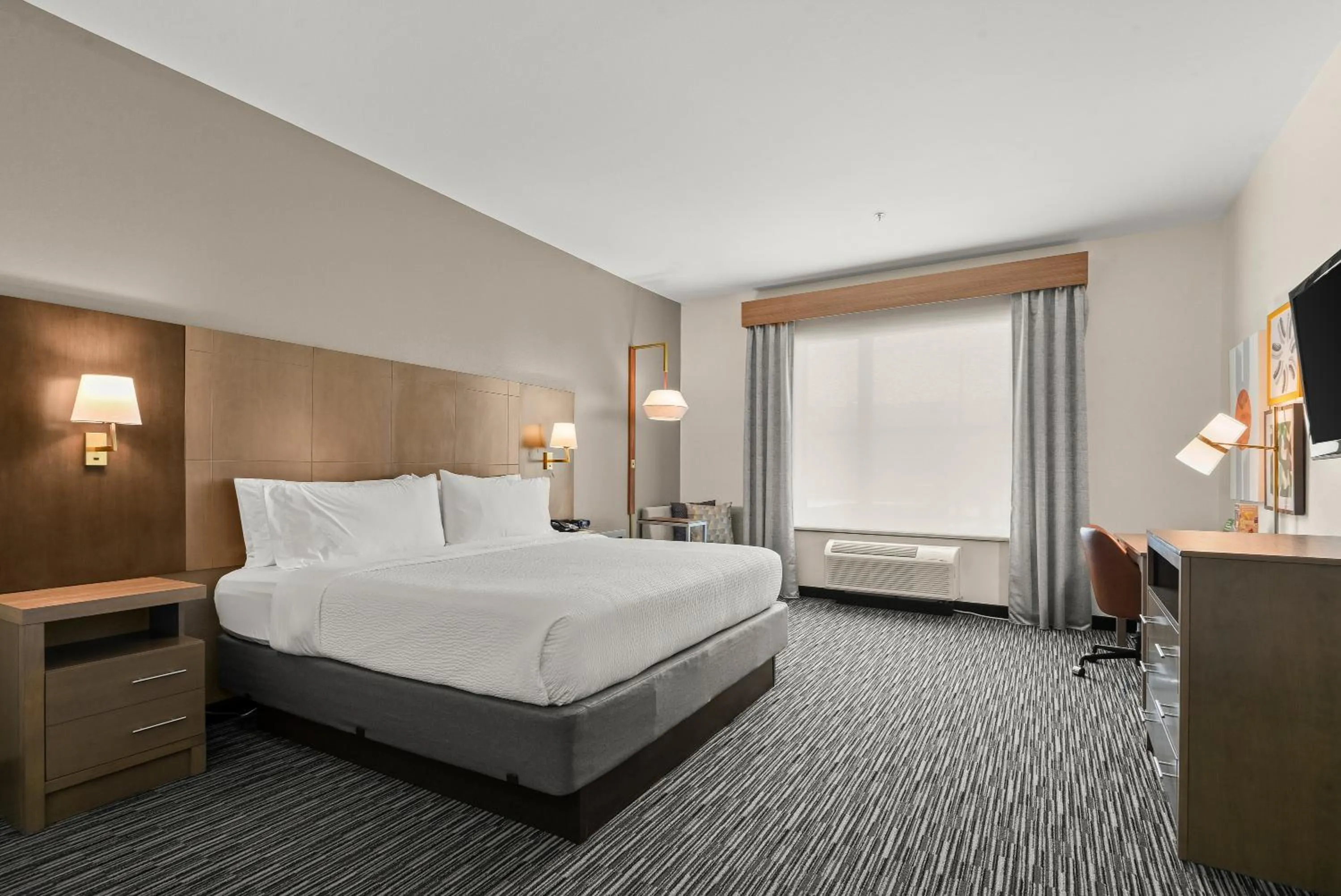 Bed in Holiday Inn Gonzales by IHG