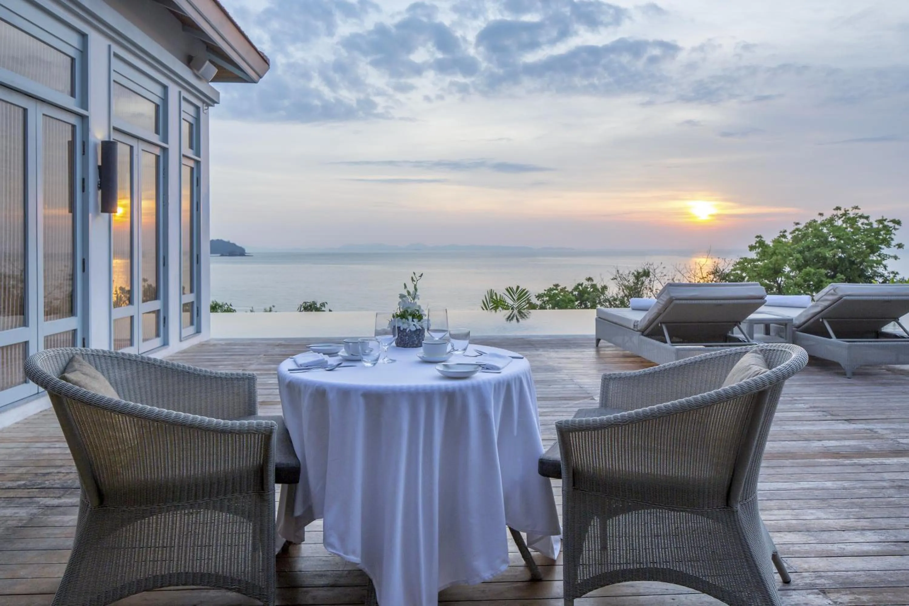 Restaurant/places to eat in Amatara Welleisure Resort