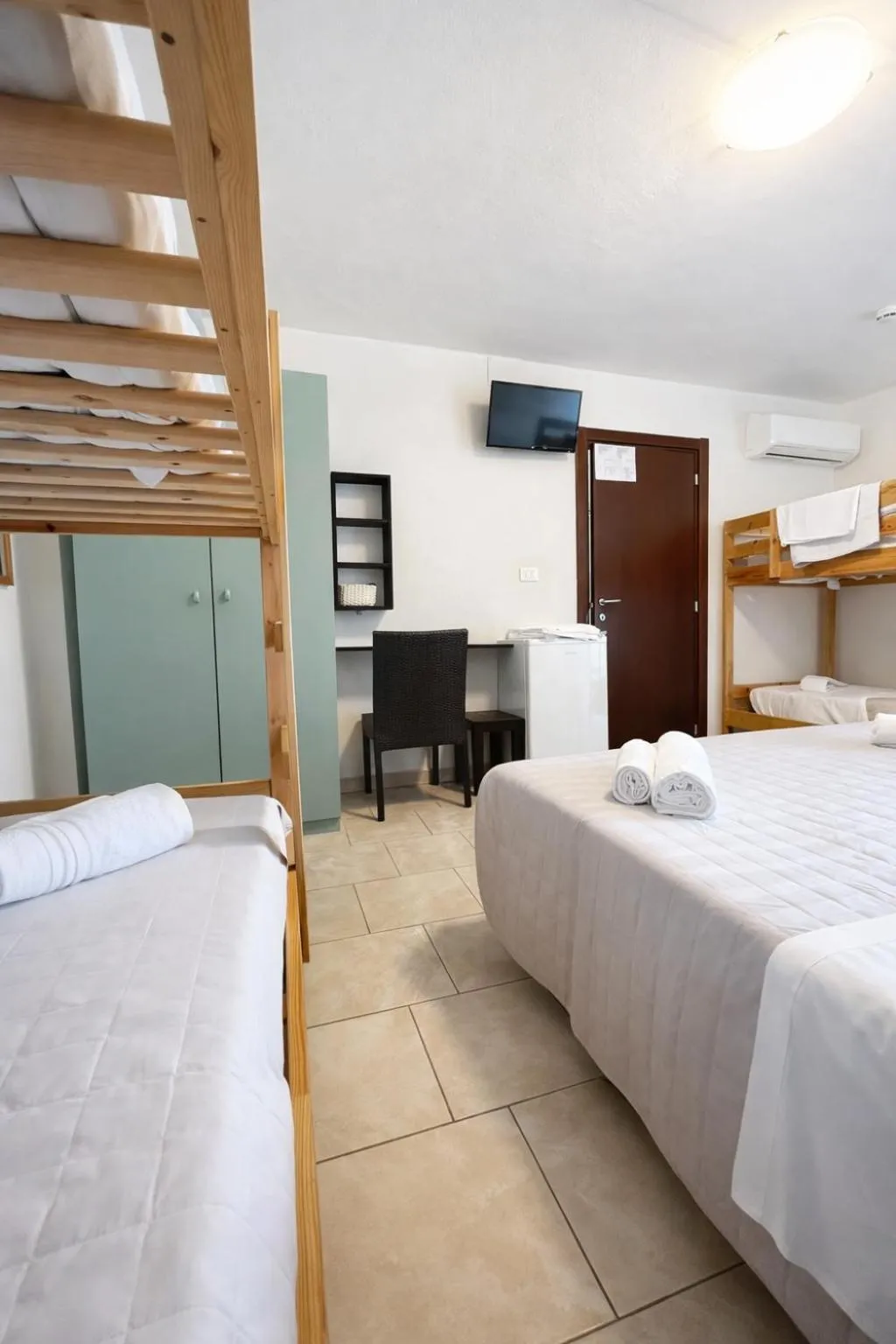 Photo of the whole room, Bed in Hotel Centrale FRONTEMARE